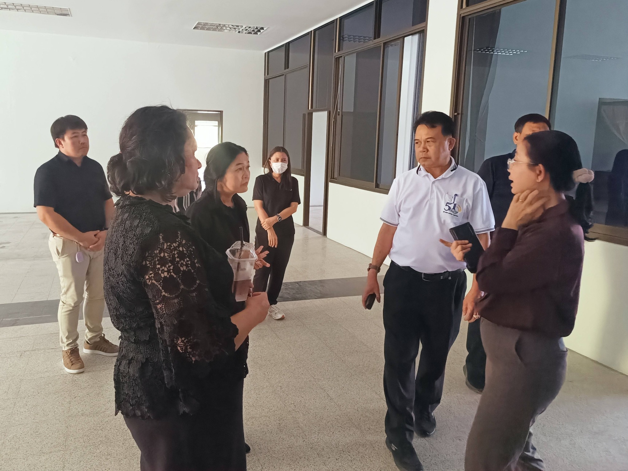 title - จากประดิพัทธ์ สู่ บางไทร : รองเลขาฯ นำทีม สพท. สำรวจพื้นที่อพยพที่ทำการชั่วคราว