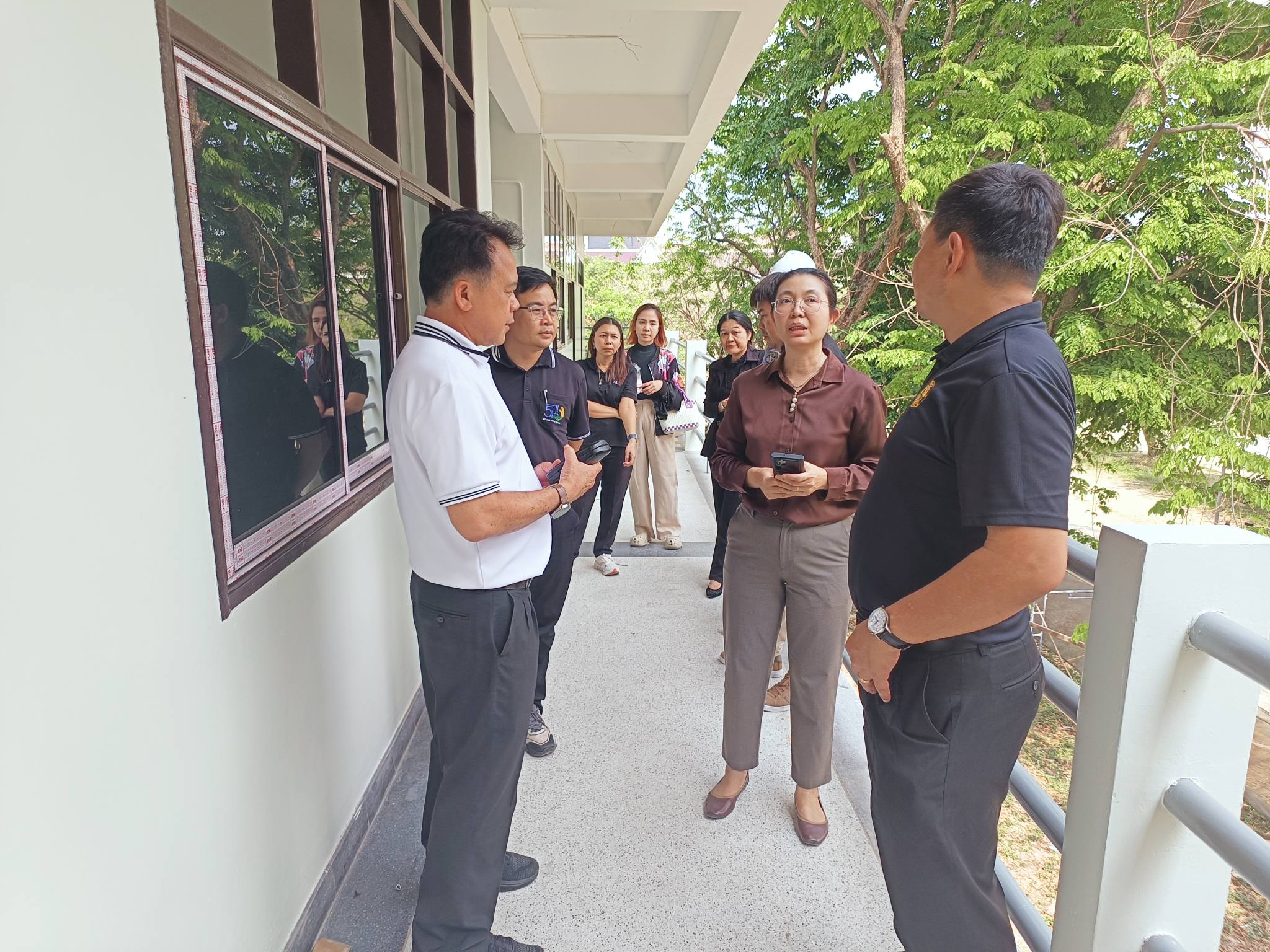 title - จากประดิพัทธ์ สู่ บางไทร : รองเลขาฯ นำทีม สพท. สำรวจพื้นที่อพยพที่ทำการชั่วคราว