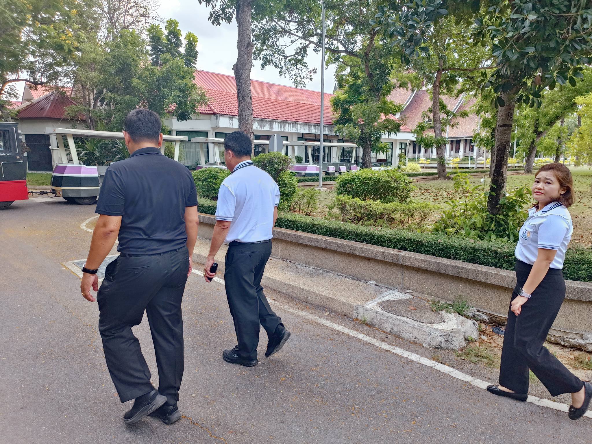 title - จากประดิพัทธ์ สู่ บางไทร : รองเลขาฯ นำทีม สพท. สำรวจพื้นที่อพยพที่ทำการชั่วคราว