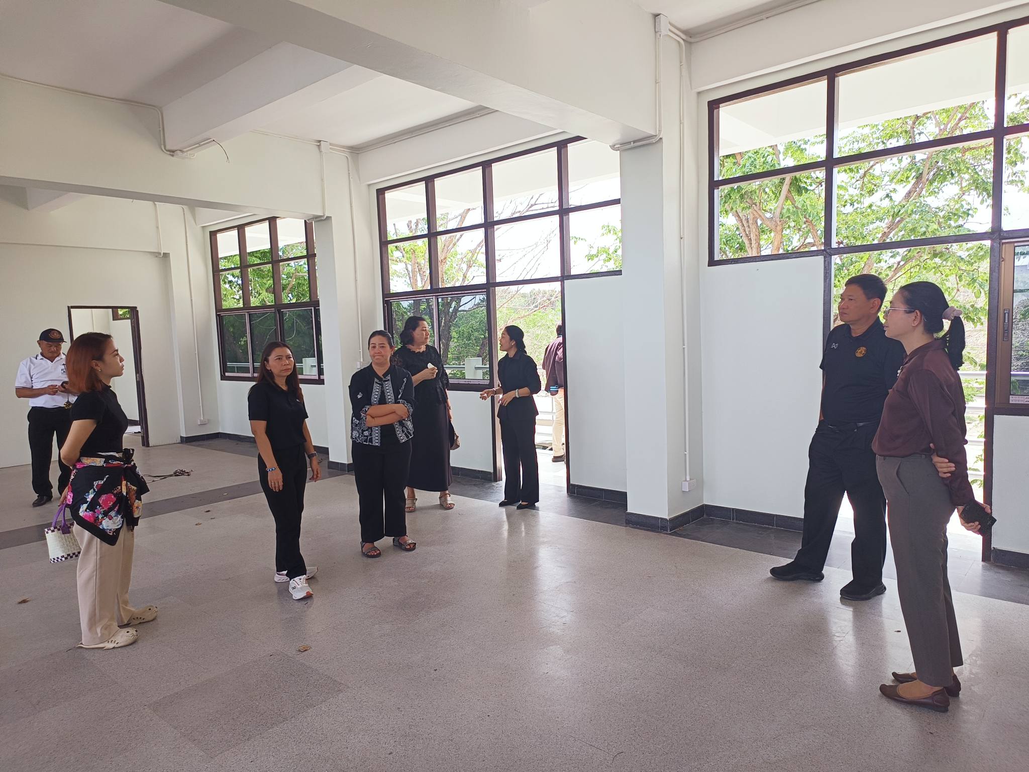 title - จากประดิพัทธ์ สู่ บางไทร : รองเลขาฯ นำทีม สพท. สำรวจพื้นที่อพยพที่ทำการชั่วคราว