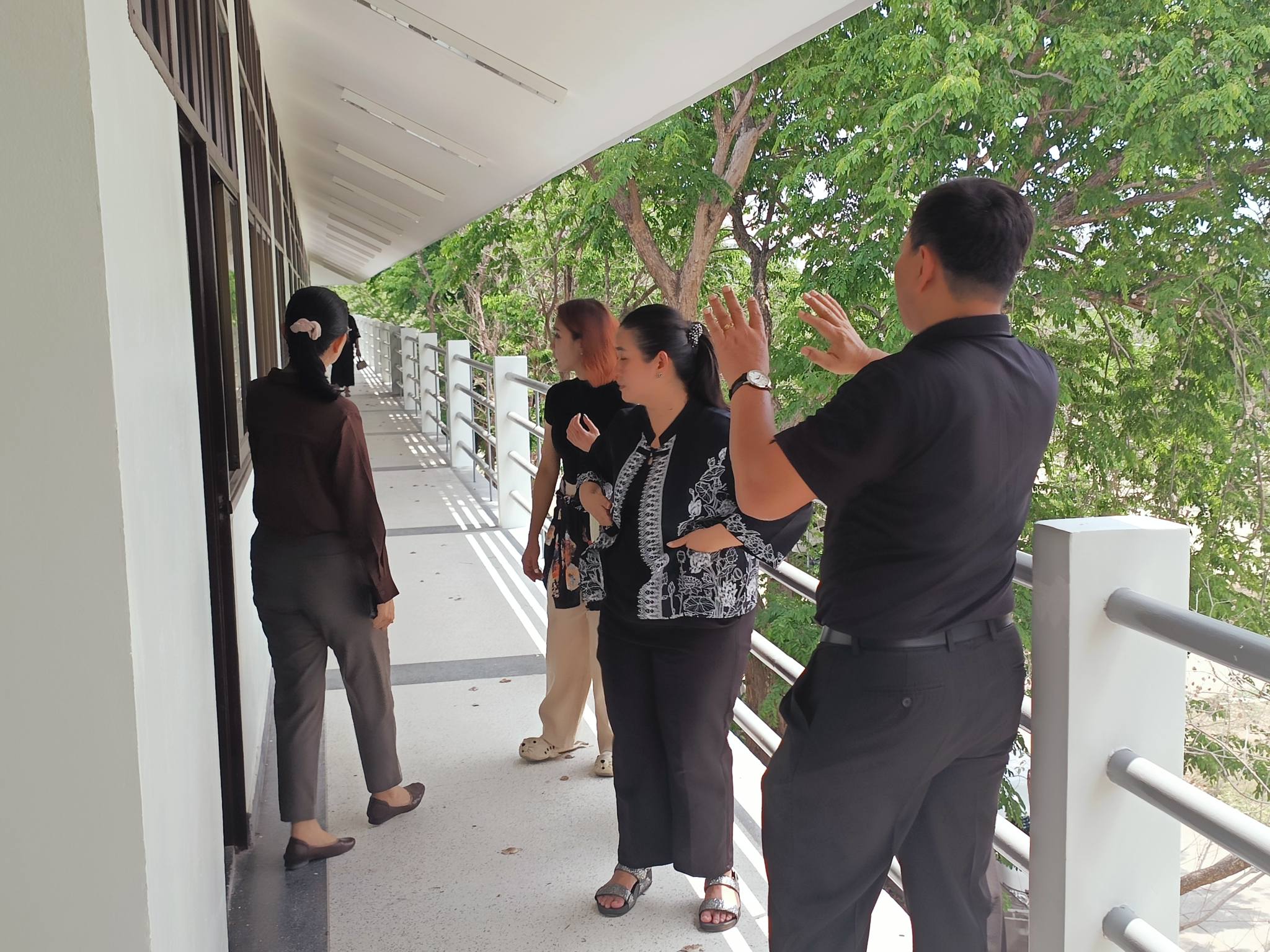 title - จากประดิพัทธ์ สู่ บางไทร : รองเลขาฯ นำทีม สพท. สำรวจพื้นที่อพยพที่ทำการชั่วคราว