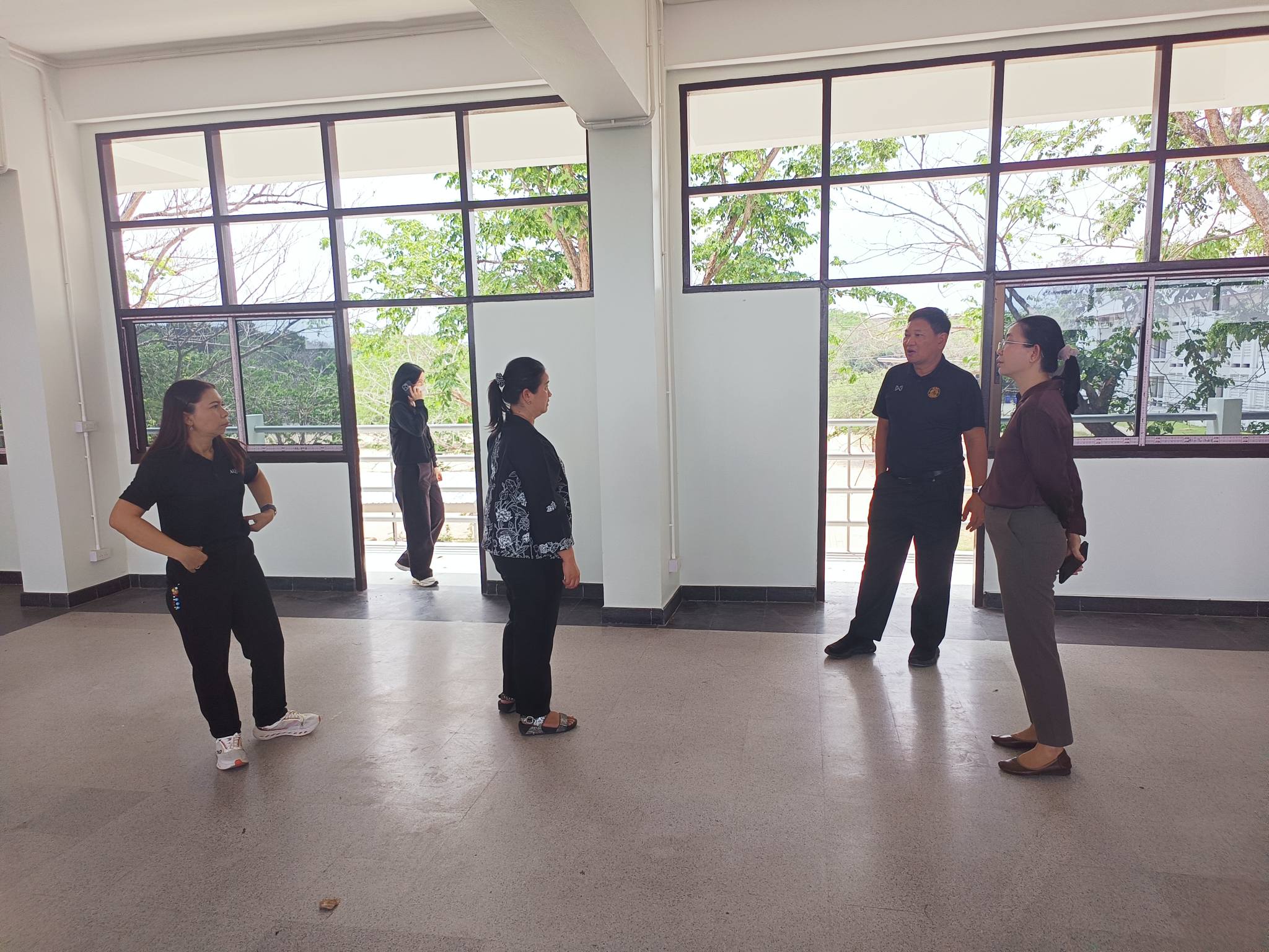 title - จากประดิพัทธ์ สู่ บางไทร : รองเลขาฯ นำทีม สพท. สำรวจพื้นที่อพยพที่ทำการชั่วคราว