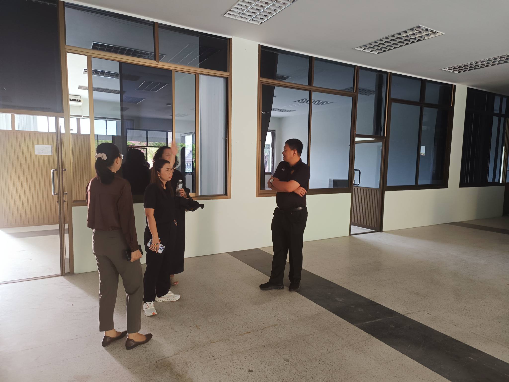 title - จากประดิพัทธ์ สู่ บางไทร : รองเลขาฯ นำทีม สพท. สำรวจพื้นที่อพยพที่ทำการชั่วคราว