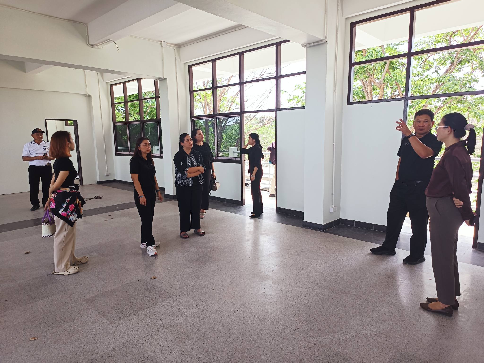 title - จากประดิพัทธ์ สู่ บางไทร : รองเลขาฯ นำทีม สพท. สำรวจพื้นที่อพยพที่ทำการชั่วคราว