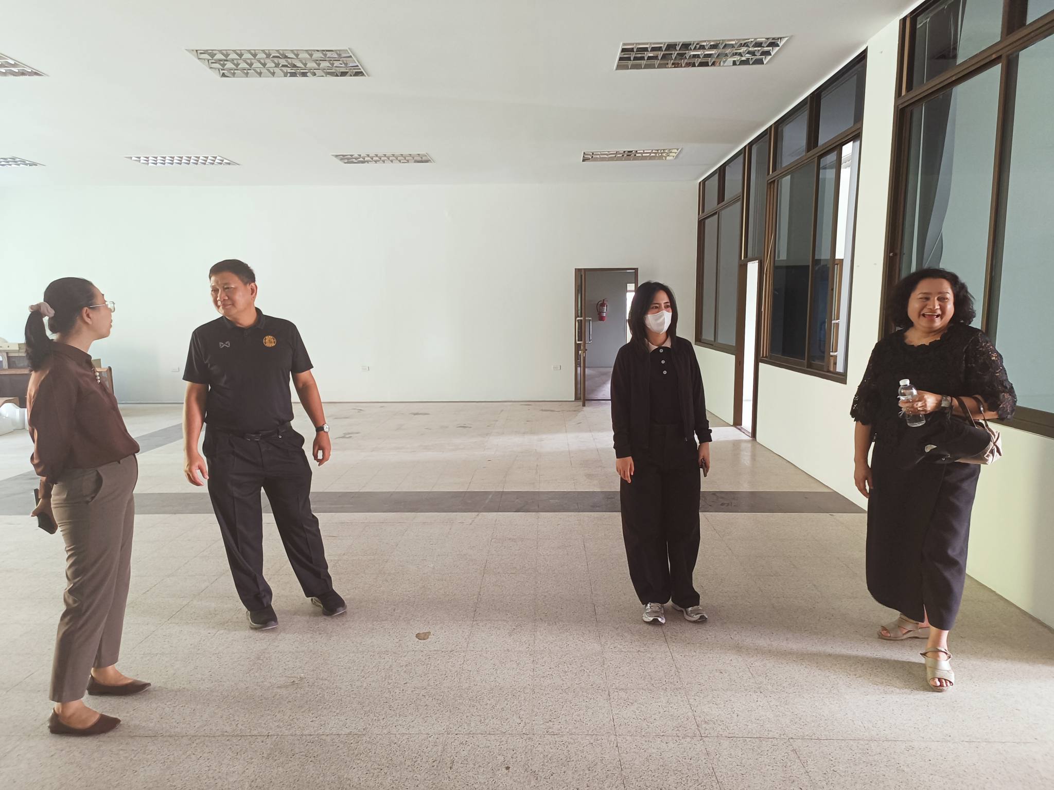 title - จากประดิพัทธ์ สู่ บางไทร : รองเลขาฯ นำทีม สพท. สำรวจพื้นที่อพยพที่ทำการชั่วคราว