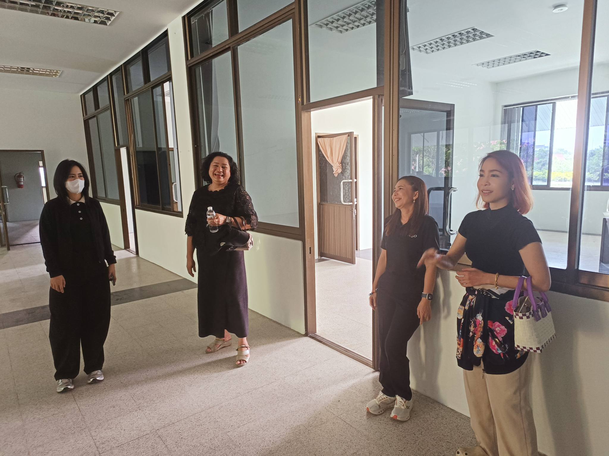 title - จากประดิพัทธ์ สู่ บางไทร : รองเลขาฯ นำทีม สพท. สำรวจพื้นที่อพยพที่ทำการชั่วคราว