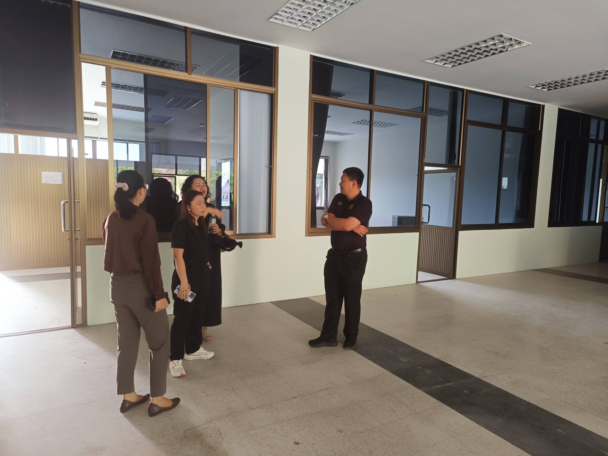 title - จากประดิพัทธ์ สู่ บางไทร : รองเลขาฯ นำทีม สพท. สำรวจพื้นที่อพยพที่ทำการชั่วคราว