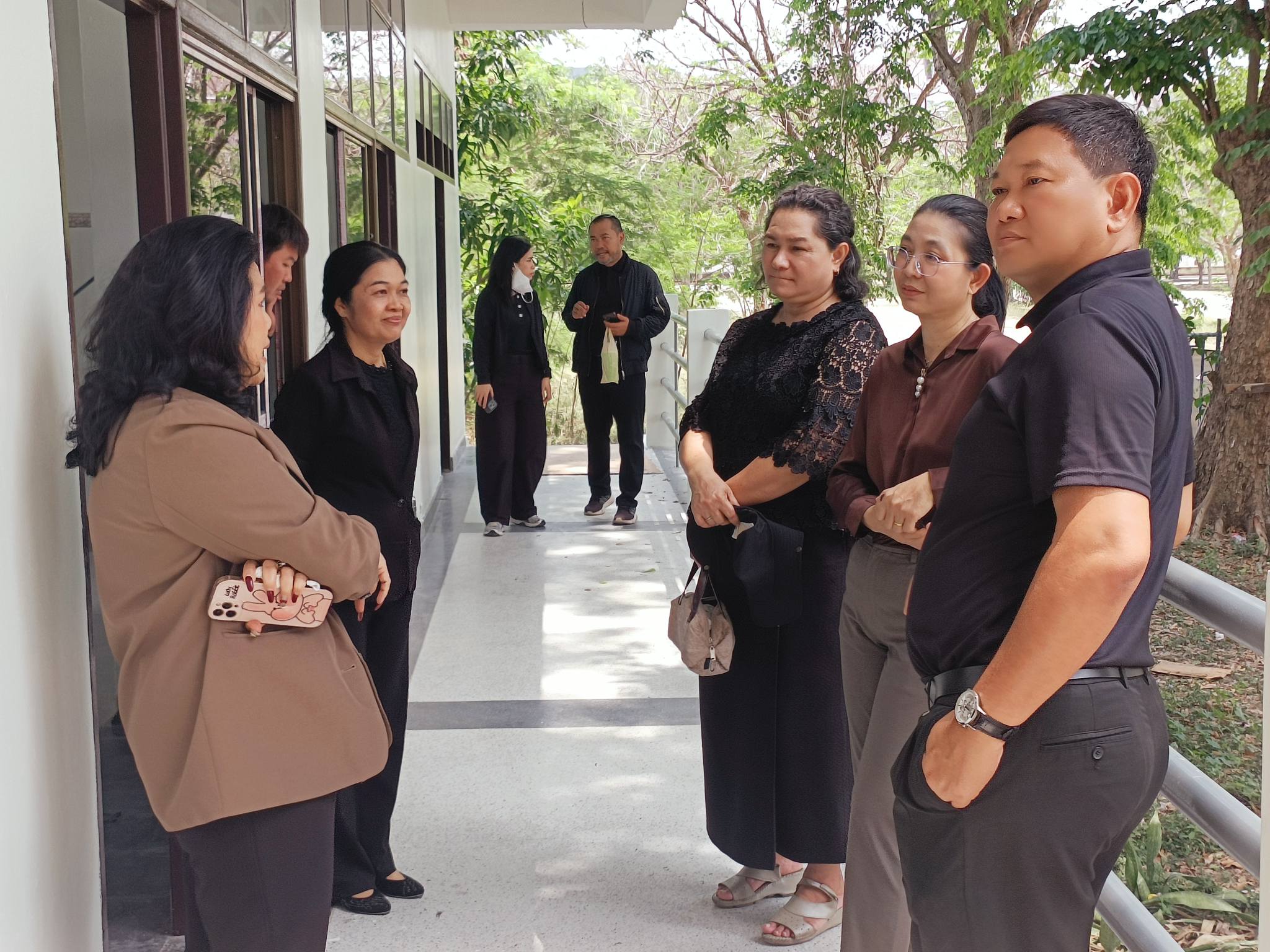 title - จากประดิพัทธ์ สู่ บางไทร : รองเลขาฯ นำทีม สพท. สำรวจพื้นที่อพยพที่ทำการชั่วคราว