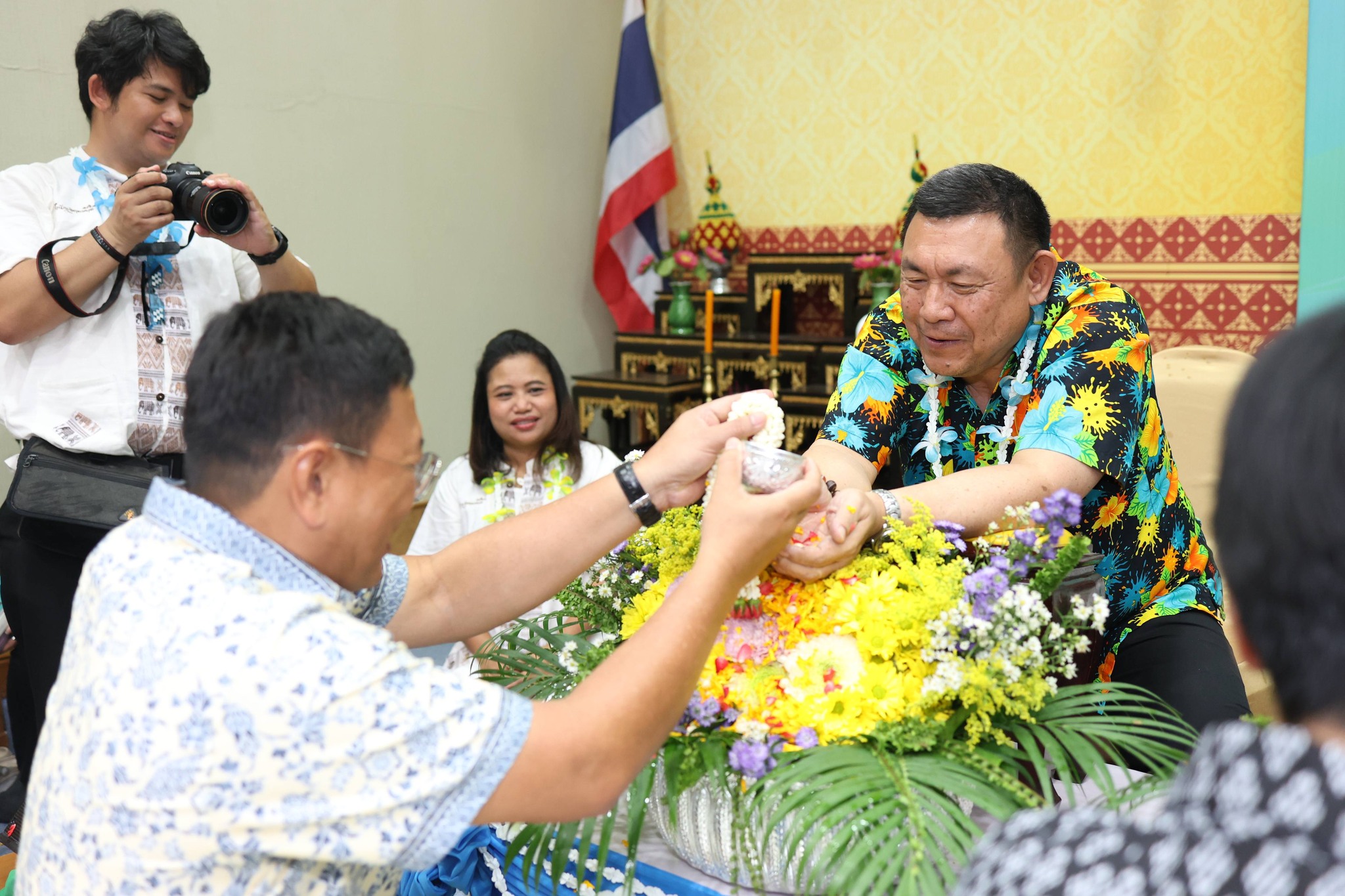 สพท. ร่วมประเพณีวันสงกรานต์ ประจำปี 2569 สรงน้ำพระ รดน้ำขอพรผู้ใหญ่ชื่นมื่น