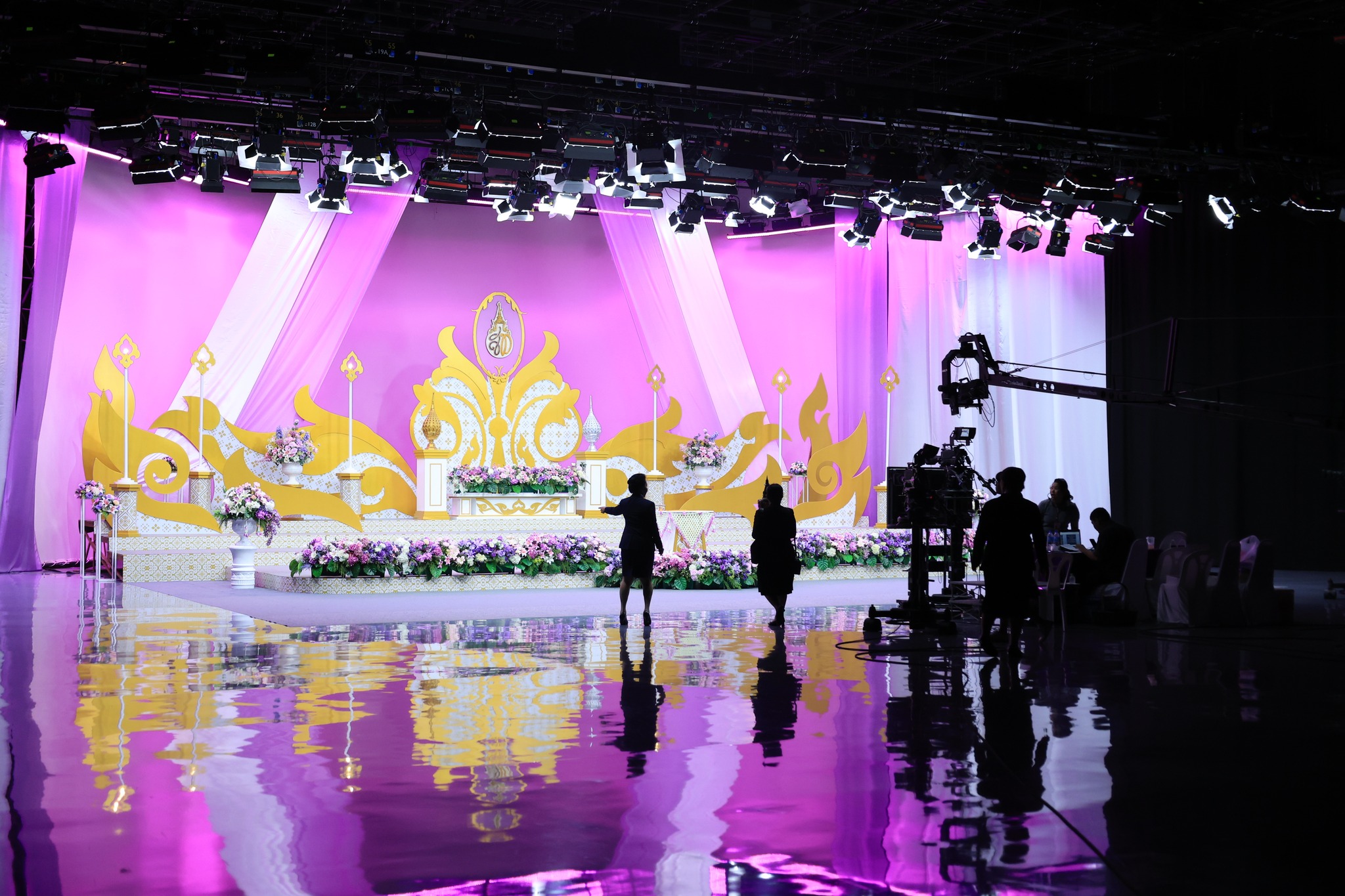 title - ผอ.สพท. ร่วมบันทึกเทปถวายพระพรชัยมงคล สมเด็จพระนางเจ้าสุทิดา พัชรสุธาพิมลลักษณ พระบรมราชินี เนื่องในโอกาสวันเฉลิมพระชนมพรรษา 48 พรรษา 