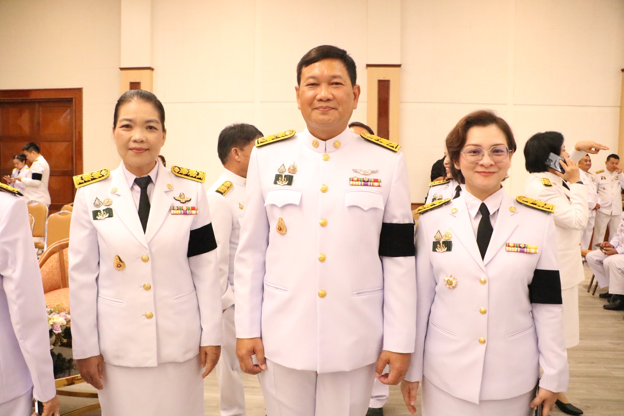 title - ผอ.สพท. และ ผชช. เข้ารับพระราชทานเครื่องราชอิสริยาภรณ์ ชั้นสายสะพาย ประจำปี 2568