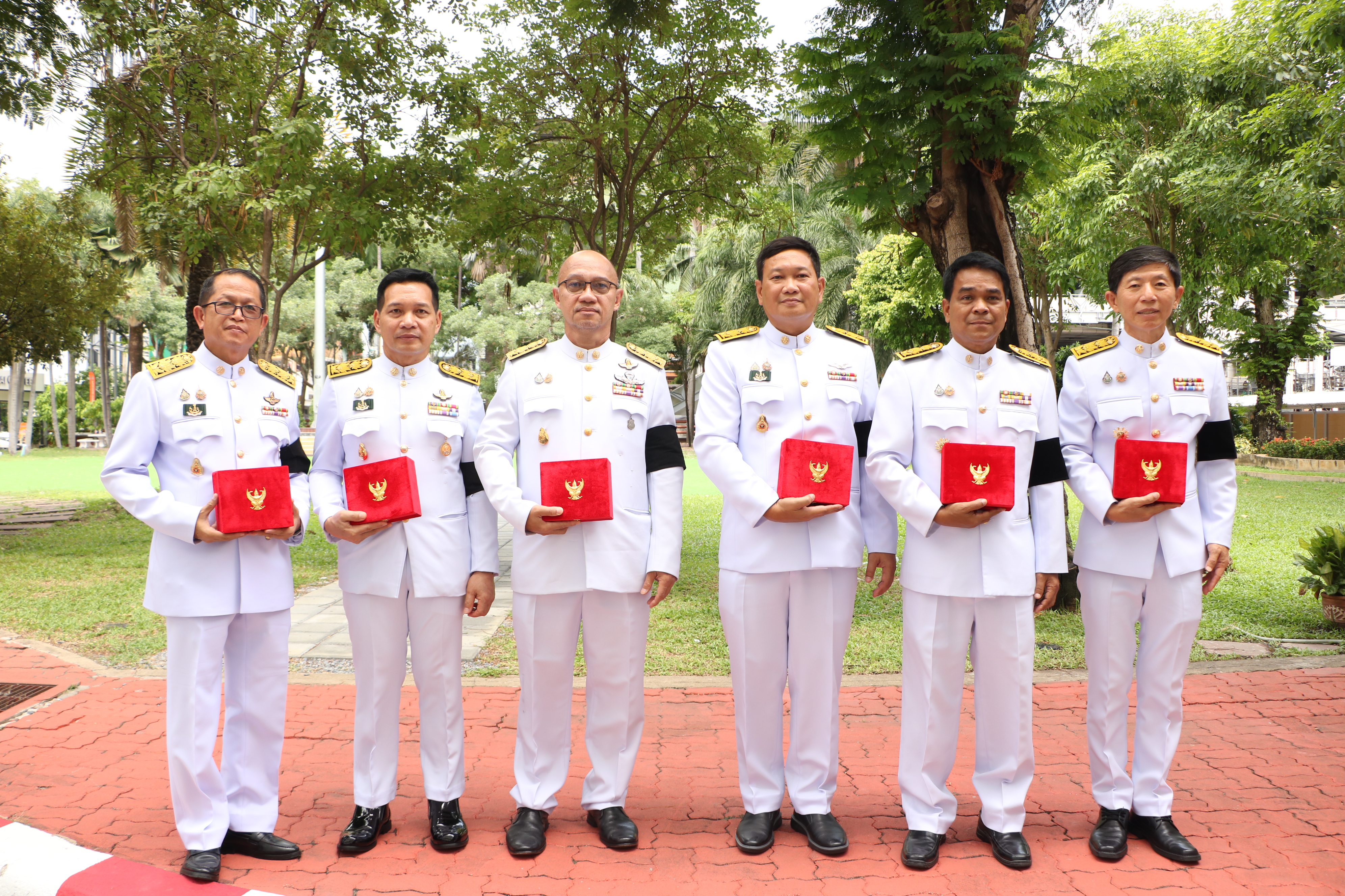 ผอ.สพท. และ ผชช. เข้ารับพระราชทานเครื่องราชอิสริยาภรณ์ ชั้นสายสะพาย ประจำปี 2568