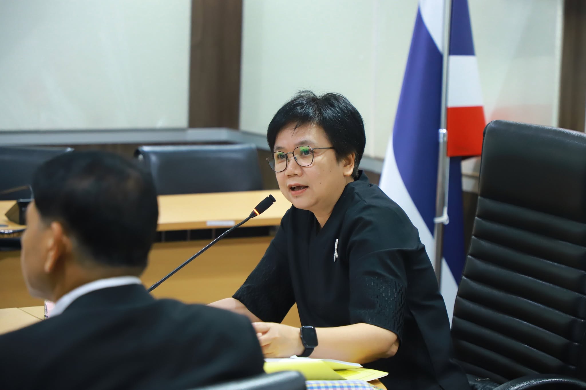 title - กพก. ติดตาม รธก. ประชุมหารือเพื่อพิจารณาให้ความคิดเห็นต่อข้อสังเกตุและข้อเสนอแนะ สว. ต่อประเด็นวิกฤตการณ์ปุ๋ยจากการสู้รบในภูมิภาคตะวันออกกลาง
