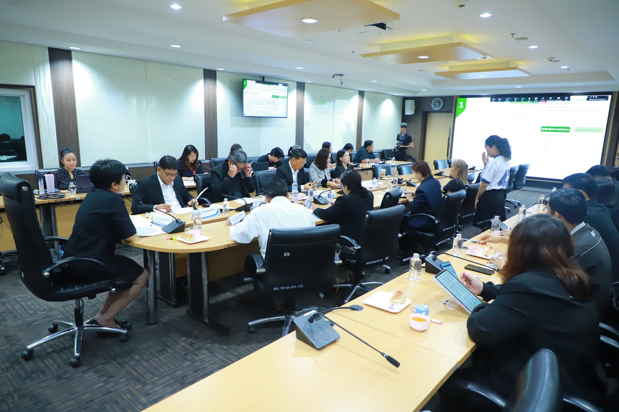 title - กพก. ติดตาม รธก. ประชุมหารือเพื่อพิจารณาให้ความคิดเห็นต่อข้อสังเกตุและข้อเสนอแนะ สว. ต่อประเด็นวิกฤตการณ์ปุ๋ยจากการสู้รบในภูมิภาคตะวันออกกลาง