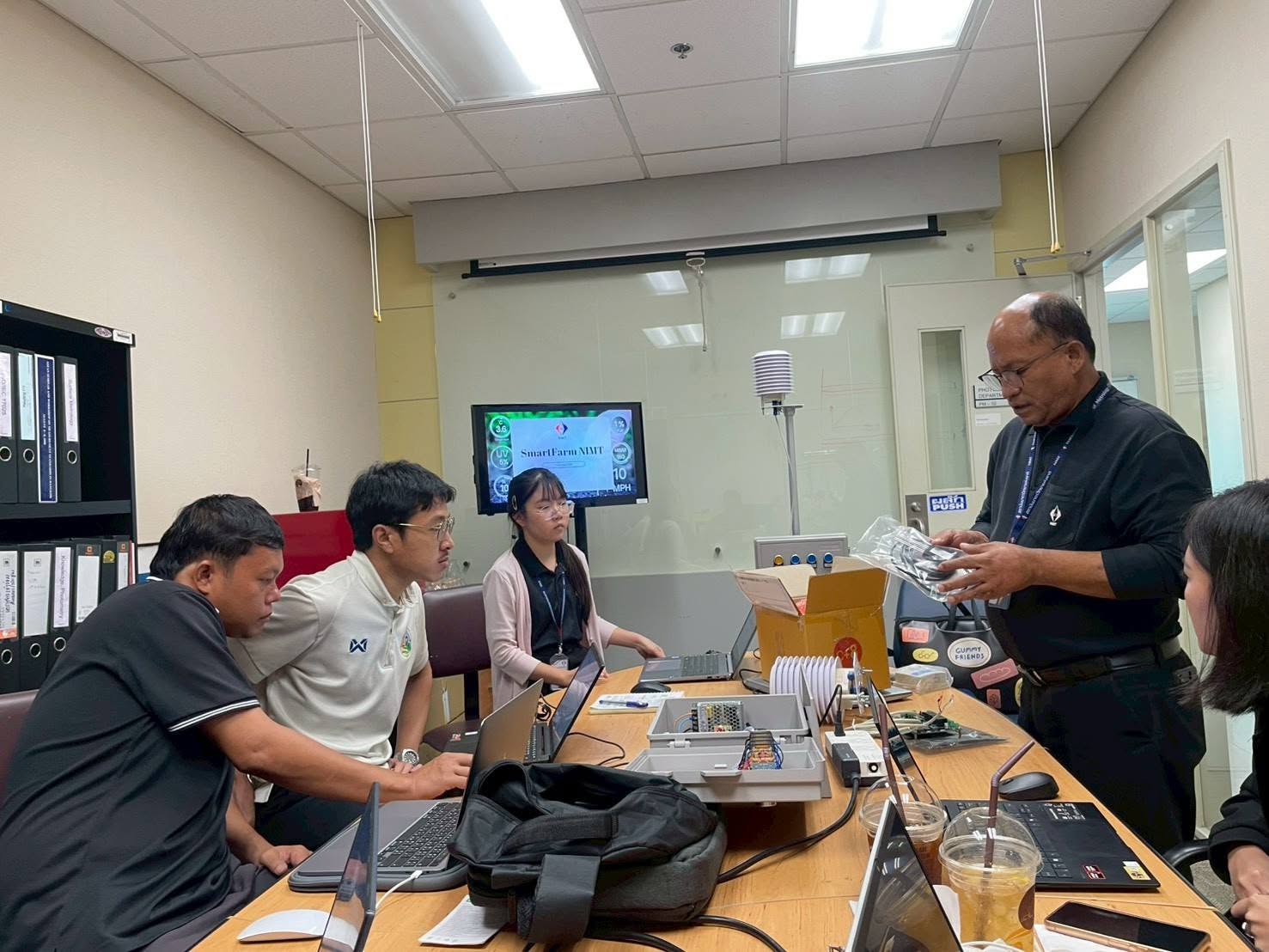 title - ส.ป.ก. ร่วมกับสถาบันมาตรวิทยา แลกเปลี่ยนเรียนรู้และฝึกปฏิบัติเทคโนโลยีนวัตกรรมเกษตร (IoT) เตรียมความพร้อมพัฒนาเกษตรกรในเขตปฏิรูปที่ดิน
