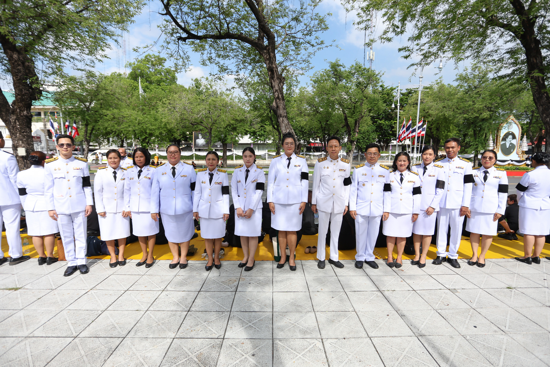 title - สพท. ร่วมรับขบวนเชิญพระศพ สมเด็จพระเจ้าลูกเธอ เจ้าฟ้าพัชรกิติยาภา นเรนทิราเทพยวดี กรมหลวงราชสาริณีสิริพัชร มหาวัชรราชธิดา