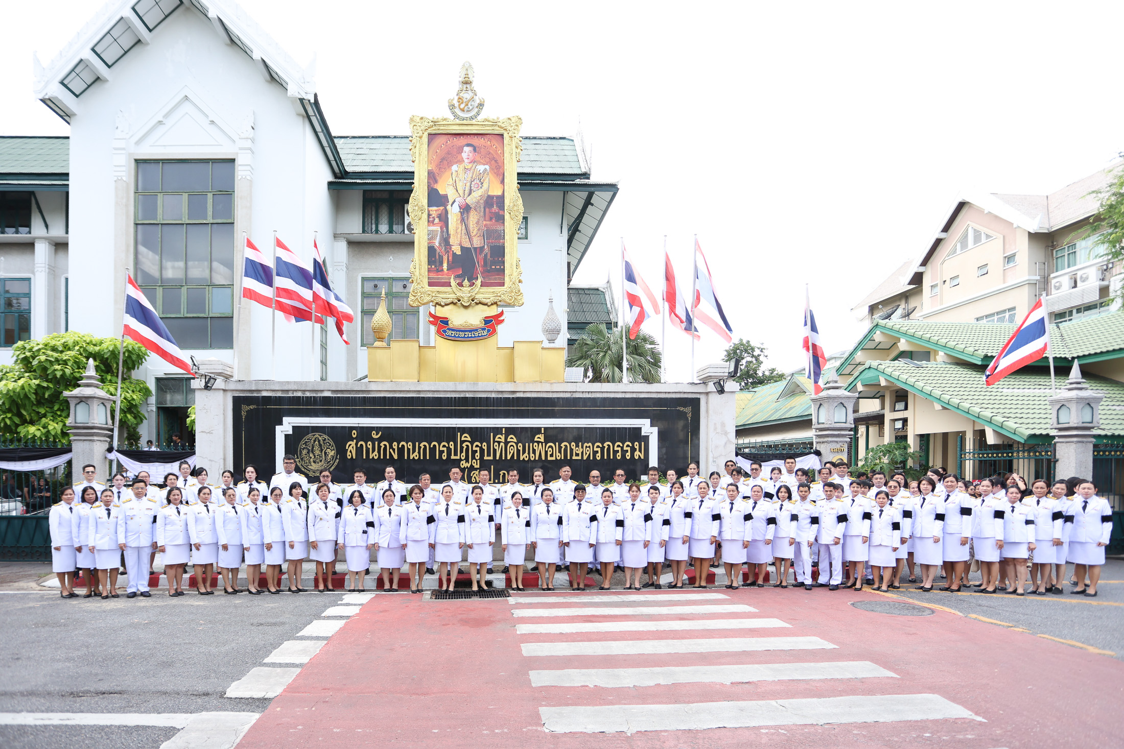 title - สพท. ร่วมรับขบวนเชิญพระศพ สมเด็จพระเจ้าลูกเธอ เจ้าฟ้าพัชรกิติยาภา นเรนทิราเทพยวดี กรมหลวงราชสาริณีสิริพัชร มหาวัชรราชธิดา