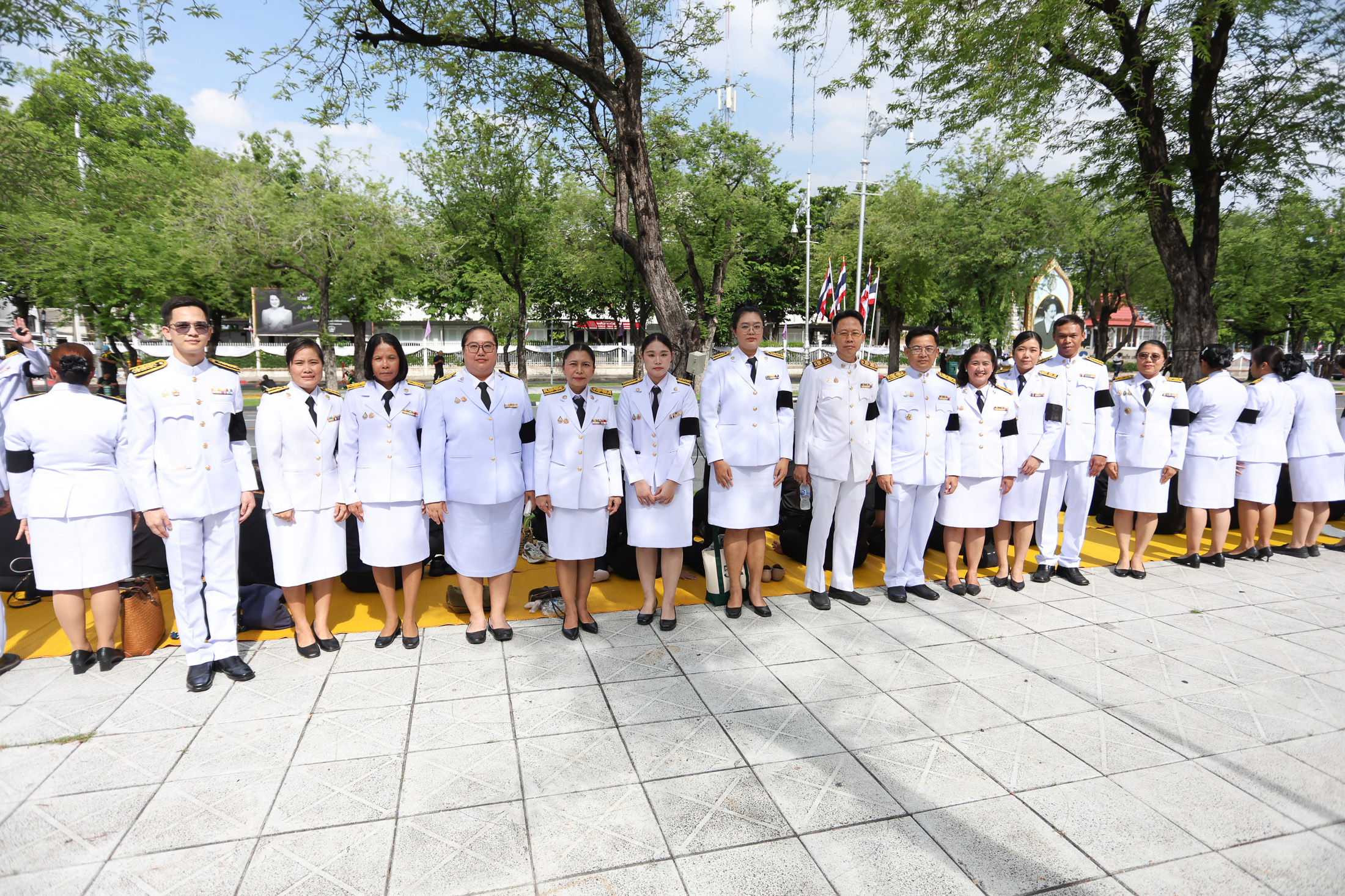 title - สพท. ร่วมรับขบวนเชิญพระศพ สมเด็จพระเจ้าลูกเธอ เจ้าฟ้าพัชรกิติยาภา นเรนทิราเทพยวดี กรมหลวงราชสาริณีสิริพัชร มหาวัชรราชธิดา