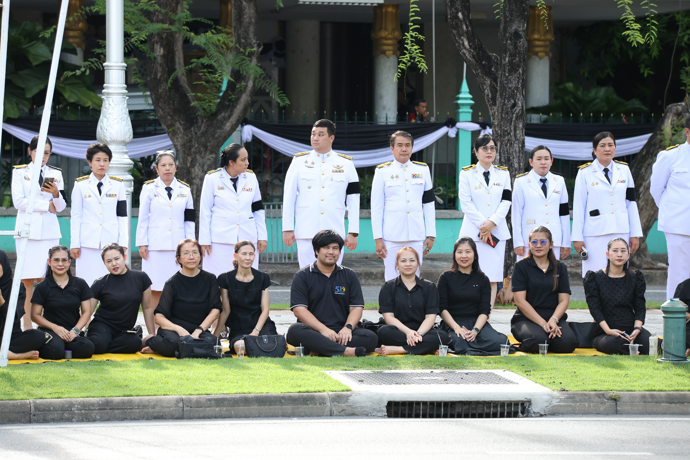 title - สพท. ร่วมรับขบวนเชิญพระศพ สมเด็จพระเจ้าลูกเธอ เจ้าฟ้าพัชรกิติยาภา นเรนทิราเทพยวดี กรมหลวงราชสาริณีสิริพัชร มหาวัชรราชธิดา
