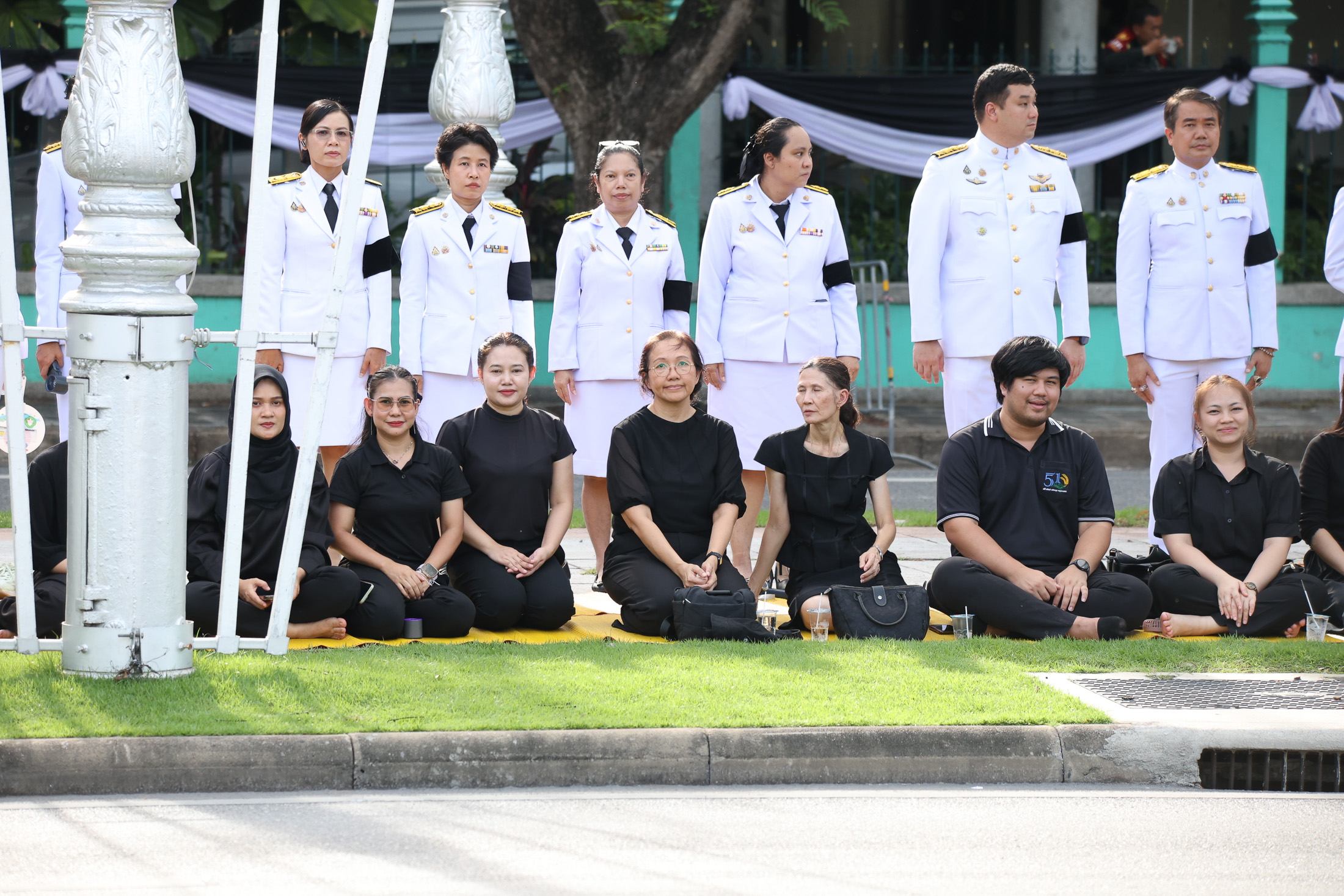 title - สพท. ร่วมรับขบวนเชิญพระศพ สมเด็จพระเจ้าลูกเธอ เจ้าฟ้าพัชรกิติยาภา นเรนทิราเทพยวดี กรมหลวงราชสาริณีสิริพัชร มหาวัชรราชธิดา