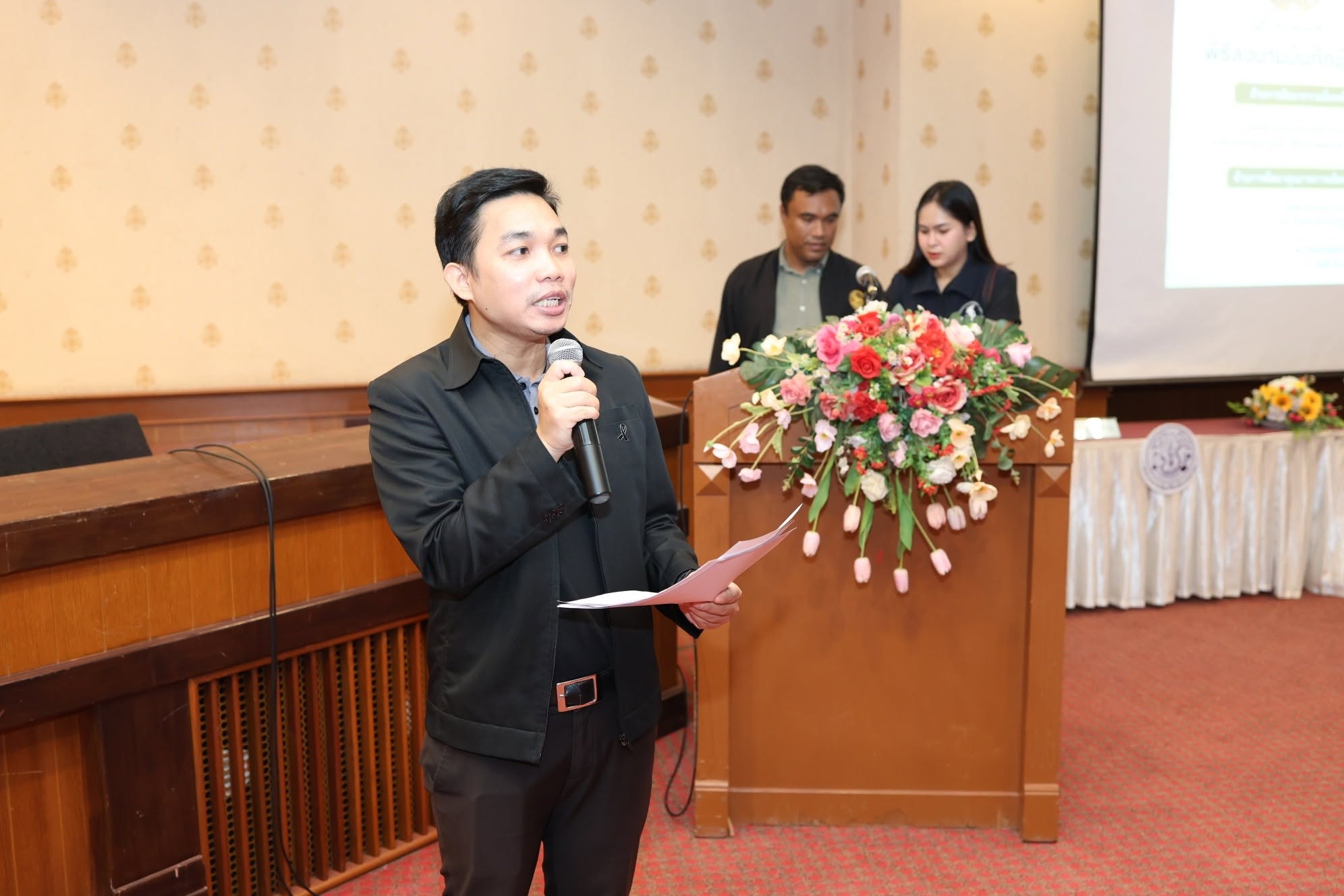 title - ส.ป.ก. ผนึกกำลัง มูลนิธิ รพ.เจ้าพระยาอภัยภูเบศรฯ และ บ.กรีนฉัตร เนเจอรัล เฮิร์บ MOU สร้างความมั่นคงด้านอาหาร สุขภาพ และเศรษฐกิจสีเขียวเขตปฏิรูปที่ดิน