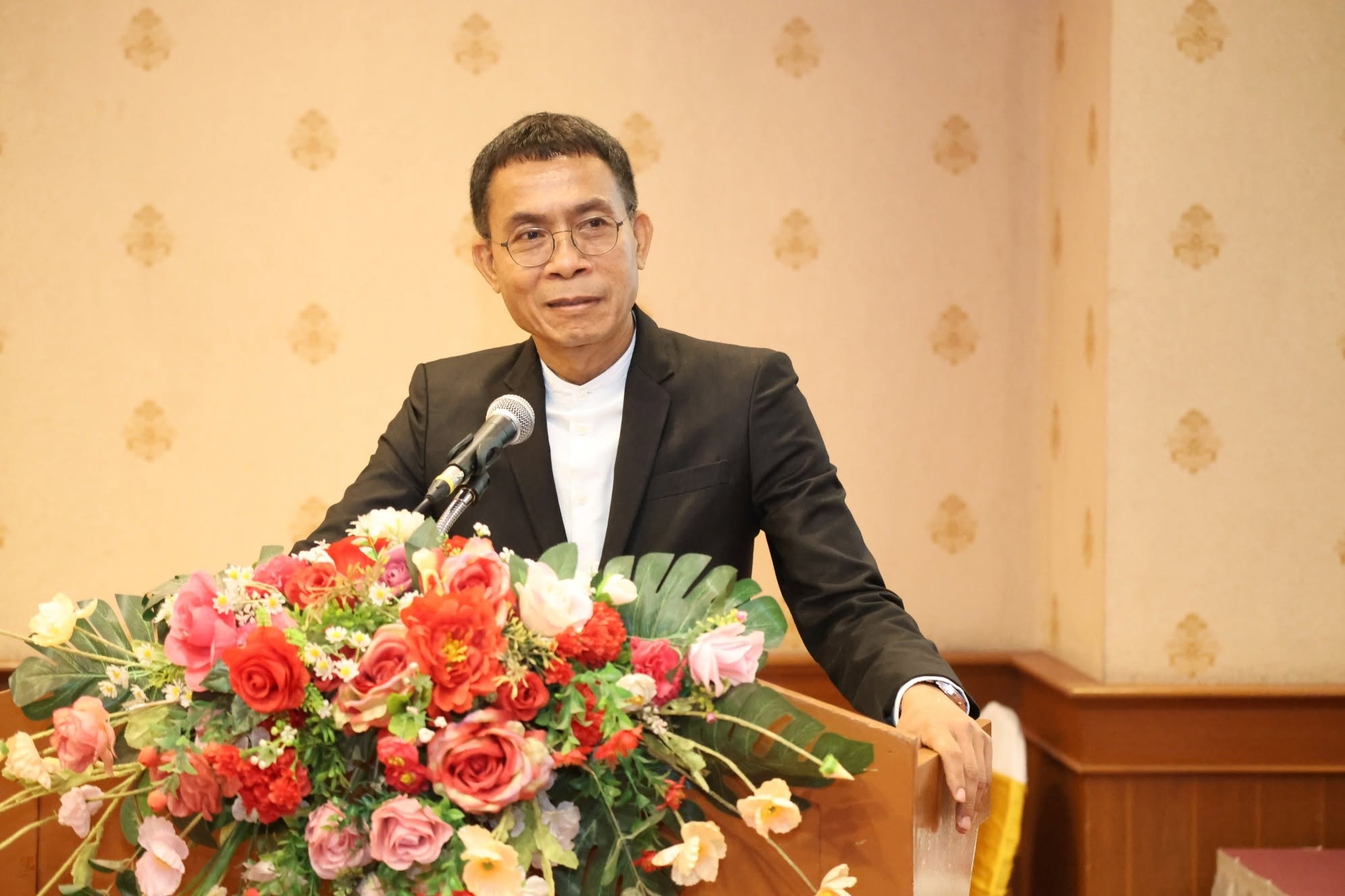 title - ส.ป.ก. ผนึกกำลัง มูลนิธิ รพ.เจ้าพระยาอภัยภูเบศรฯ และ บ.กรีนฉัตร เนเจอรัล เฮิร์บ MOU สร้างความมั่นคงด้านอาหาร สุขภาพ และเศรษฐกิจสีเขียวเขตปฏิรูปที่ดิน