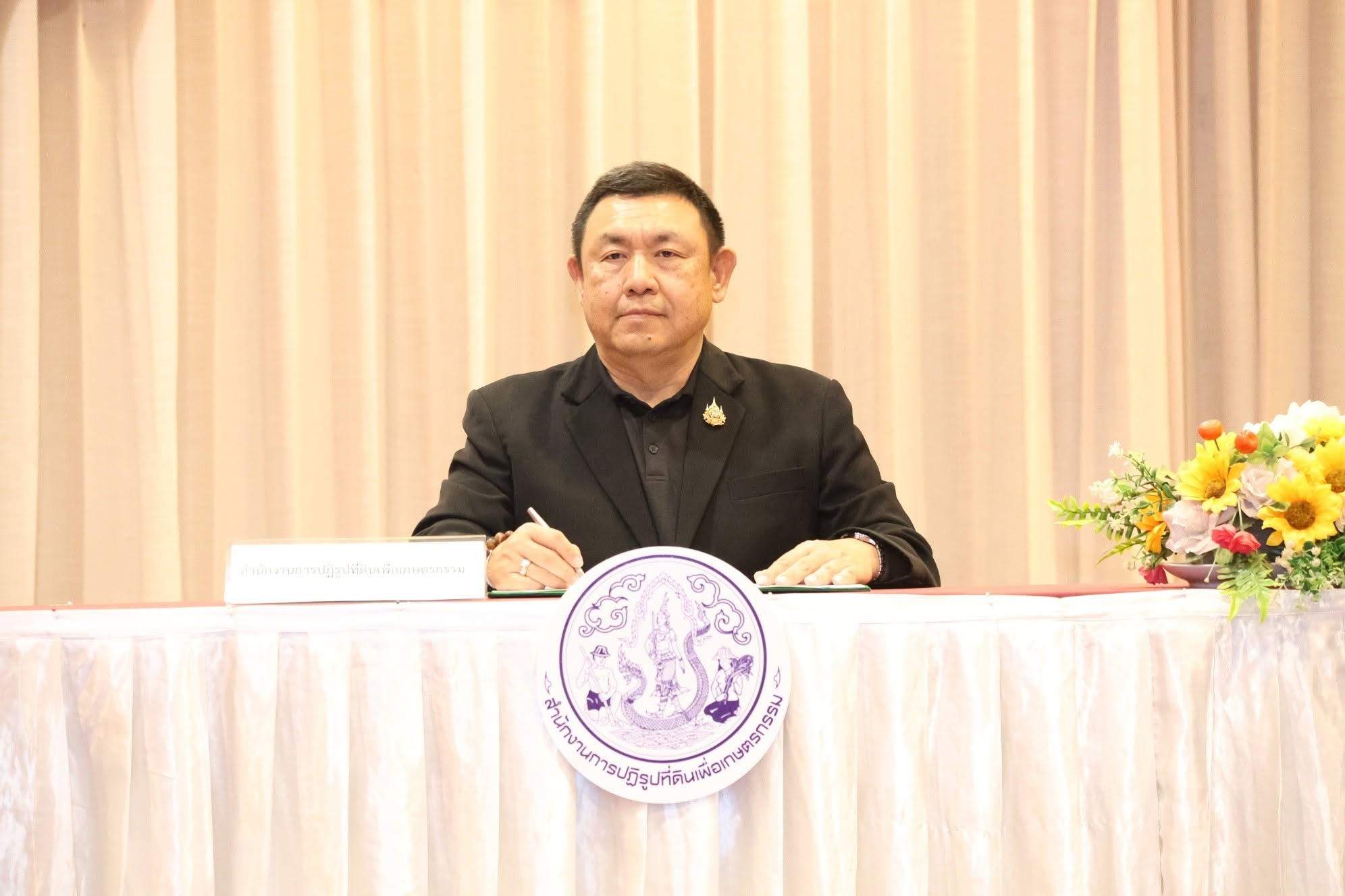 title - ส.ป.ก. ผนึกกำลัง มูลนิธิ รพ.เจ้าพระยาอภัยภูเบศรฯ และ บ.กรีนฉัตร เนเจอรัล เฮิร์บ MOU สร้างความมั่นคงด้านอาหาร สุขภาพ และเศรษฐกิจสีเขียวเขตปฏิรูปที่ดิน