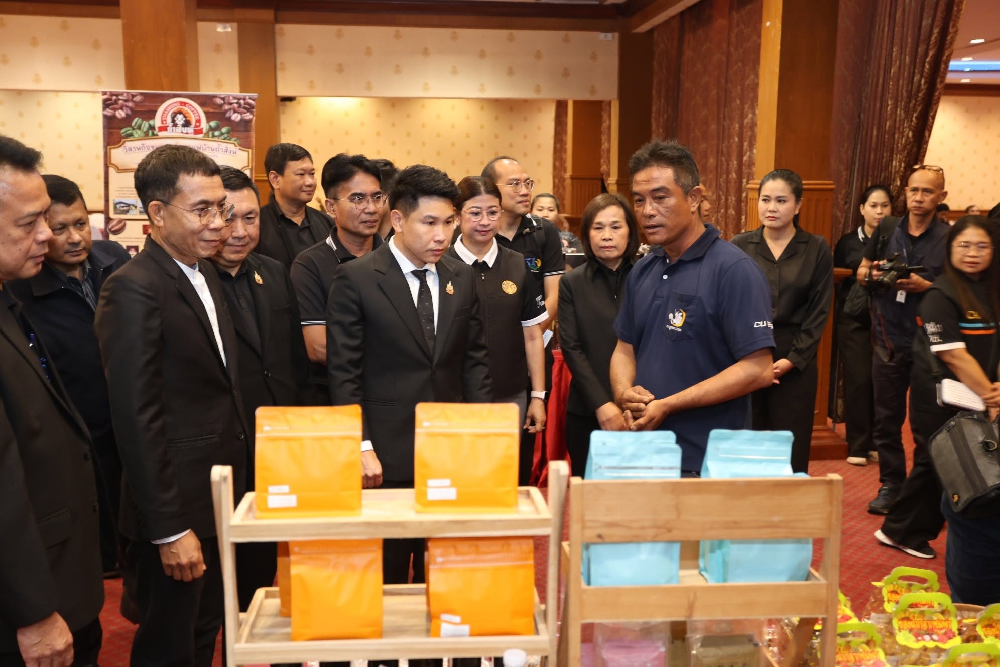 title - ส.ป.ก. ผนึกกำลัง มูลนิธิ รพ.เจ้าพระยาอภัยภูเบศรฯ และ บ.กรีนฉัตร เนเจอรัล เฮิร์บ MOU สร้างความมั่นคงด้านอาหาร สุขภาพ และเศรษฐกิจสีเขียวเขตปฏิรูปที่ดิน