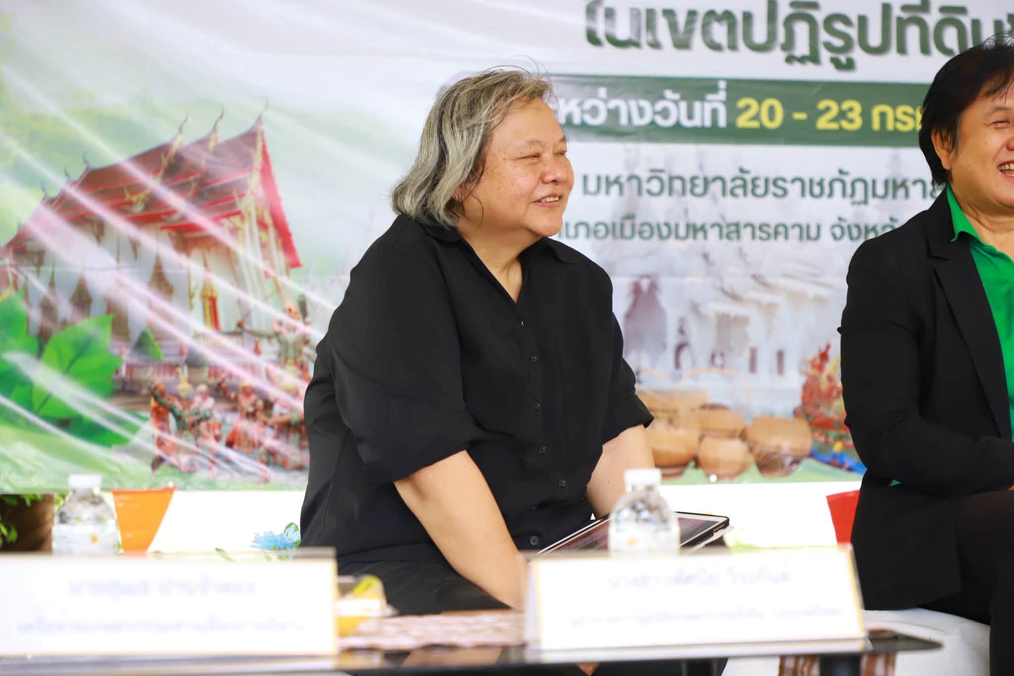 title - รองเลขาธิการ ส.ป.ก. ลุยเยี่ยมร้านค้า พร้อมร่วมเสวนา ดันเกษตรกรในเขตปฏิรูปที่ดินสู่ “เกษตรกรรมยั่งยืน”