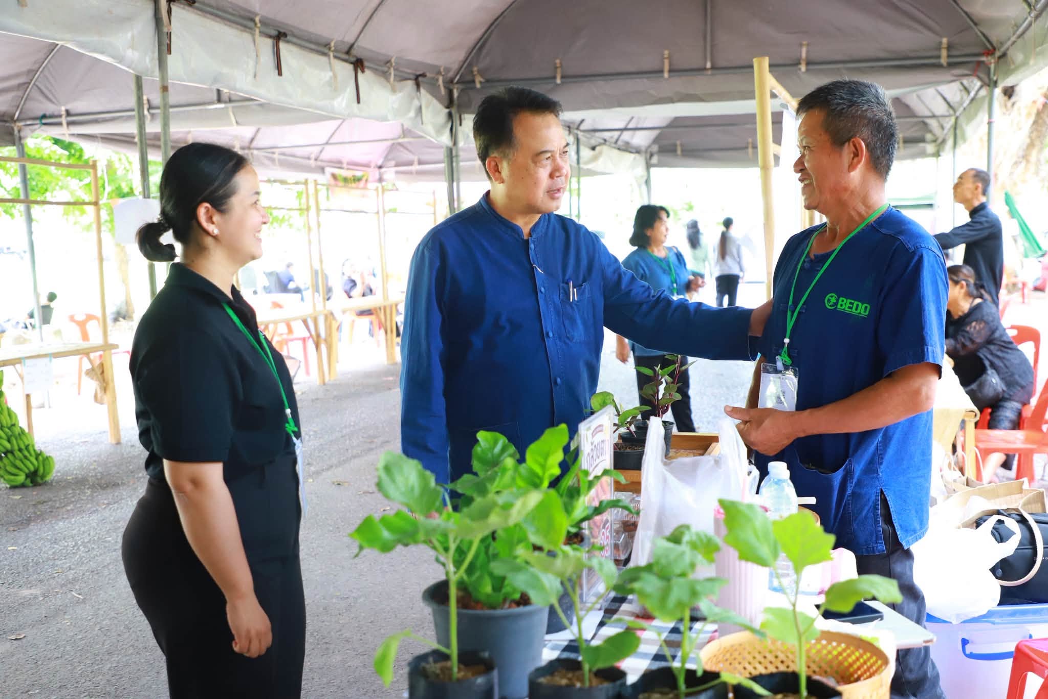title - รองเลขาธิการ ส.ป.ก. ลุยเยี่ยมร้านค้า พร้อมร่วมเสวนา ดันเกษตรกรในเขตปฏิรูปที่ดินสู่ “เกษตรกรรมยั่งยืน”
