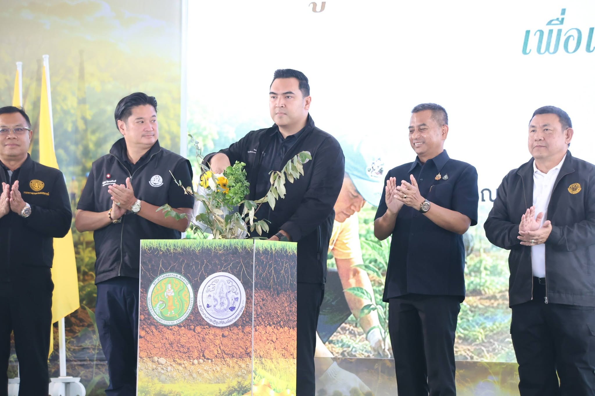 title - ส.ป.ก. รวมพลัง “ปลูกเพื่อเปลี่ยน เปลี่ยนเพื่อยั่งยืน เทิดไท้องค์ทศมราชา” เพื่อเพิ่มพื้นที่สีเขียวในเขตปฏิรูปที่ดิน