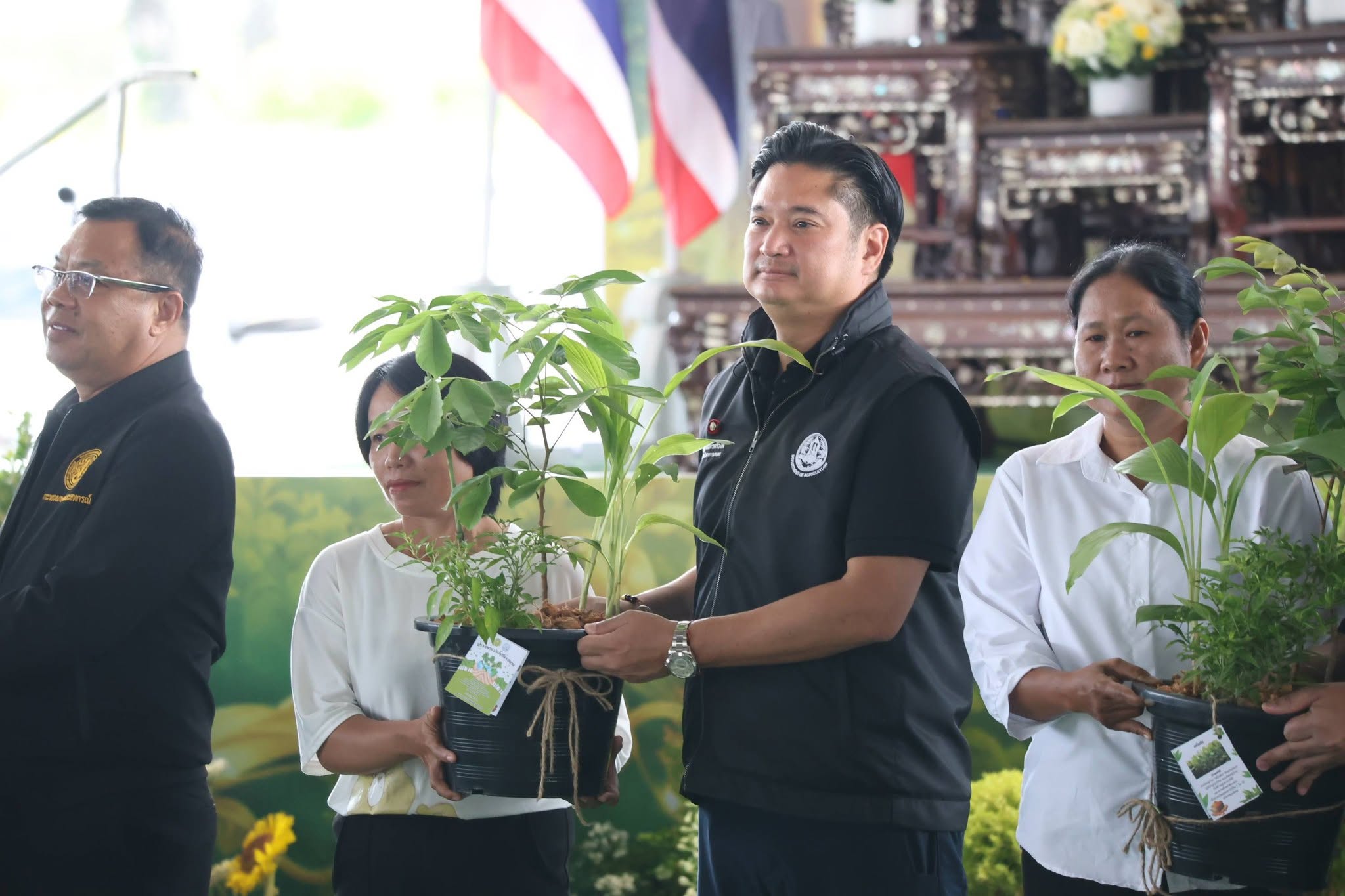 title - ส.ป.ก. รวมพลัง “ปลูกเพื่อเปลี่ยน เปลี่ยนเพื่อยั่งยืน เทิดไท้องค์ทศมราชา” เพื่อเพิ่มพื้นที่สีเขียวในเขตปฏิรูปที่ดิน