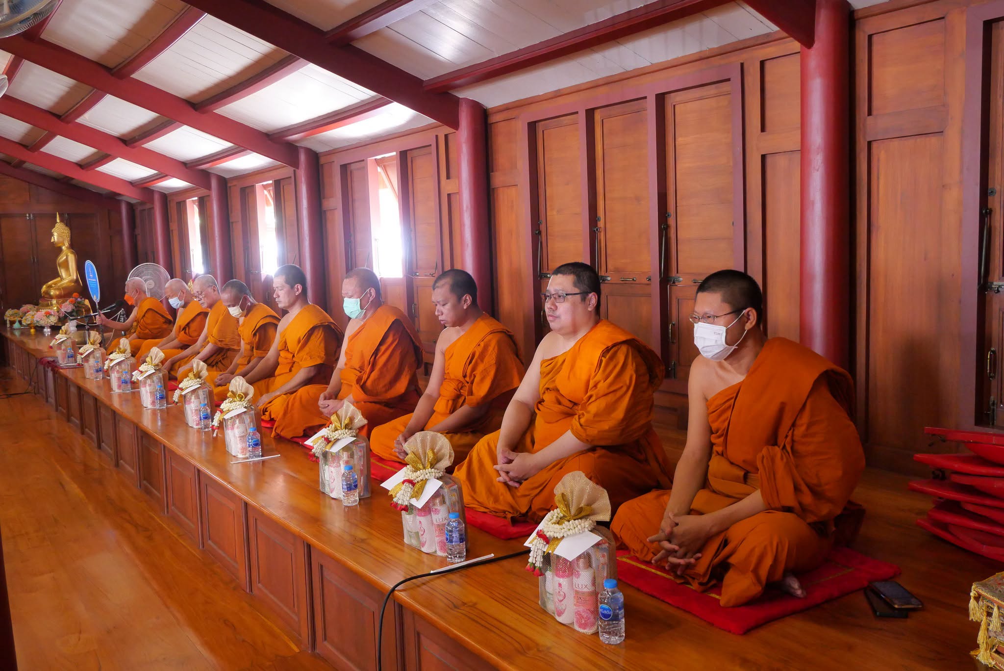 title - สพท. ร่วมถวายเทียนพรรษา วัดปรินายกวรวิหาร ประจำปี 2569