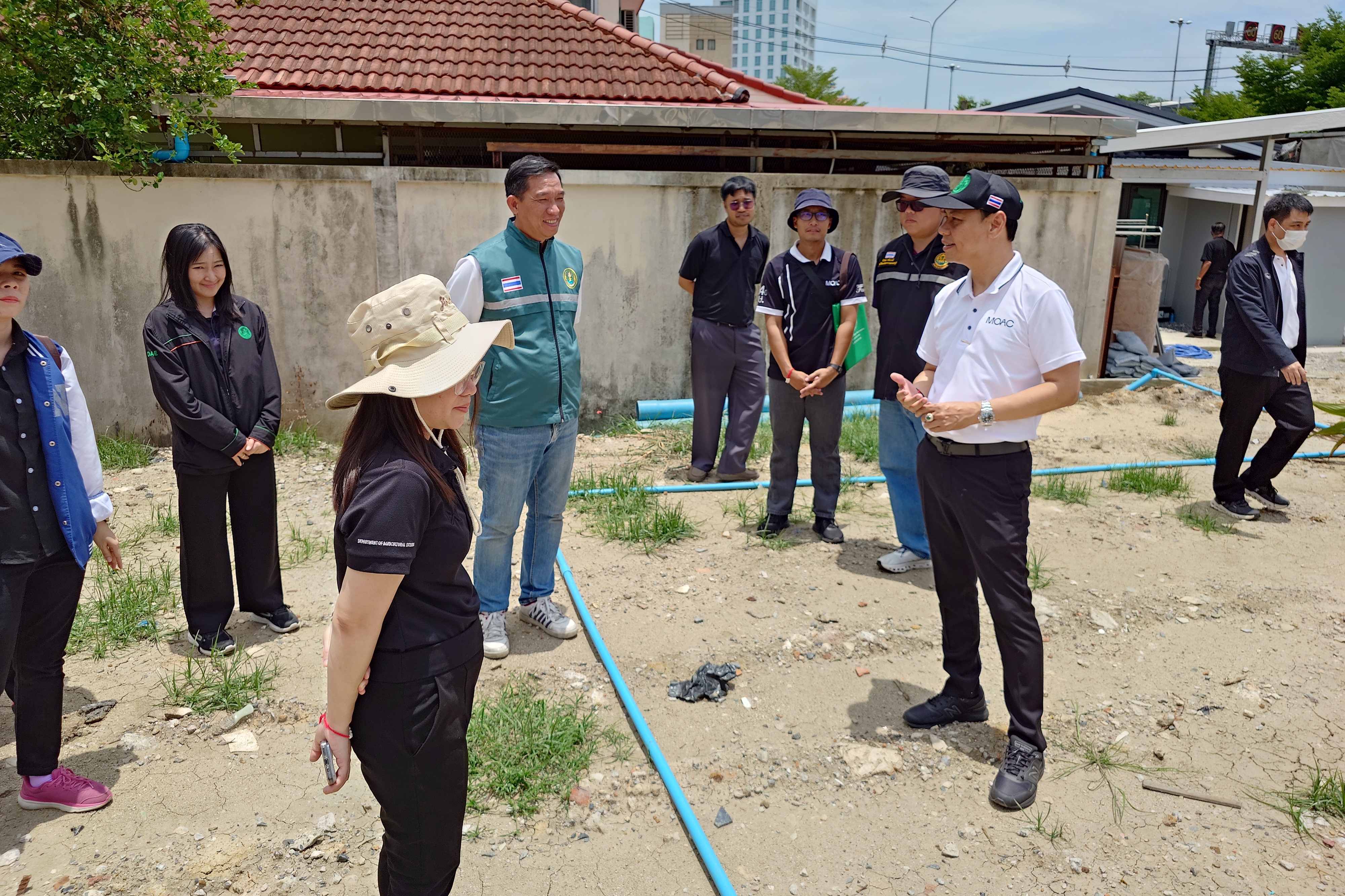 title - สพท. ร่วมคณะทำงานกระทรวงเกษตรฯ ลุยตรวจแปลงทดสอบนวัตกรรมเกษตรเขตเมือง นำร่องกรุงเทพมหานคร