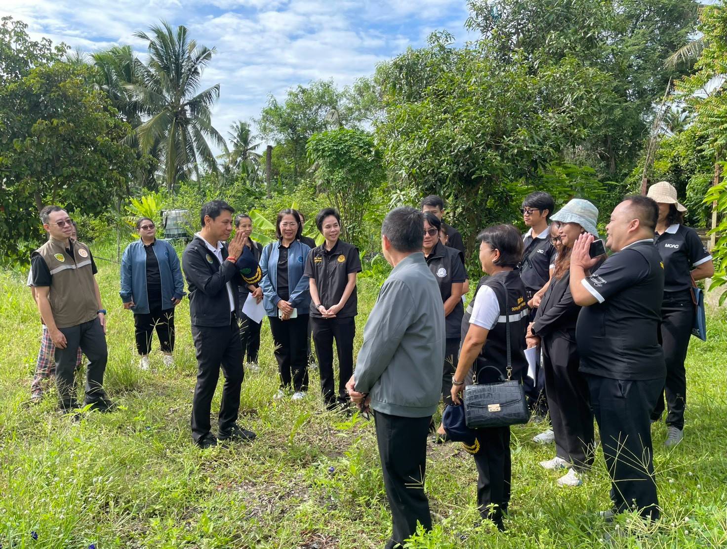 title - สพท. ลงพื้นที่ตรวจแปลงทดสอบโครงการแปลงว่างสร้างค่า จ.ปทุมธานี