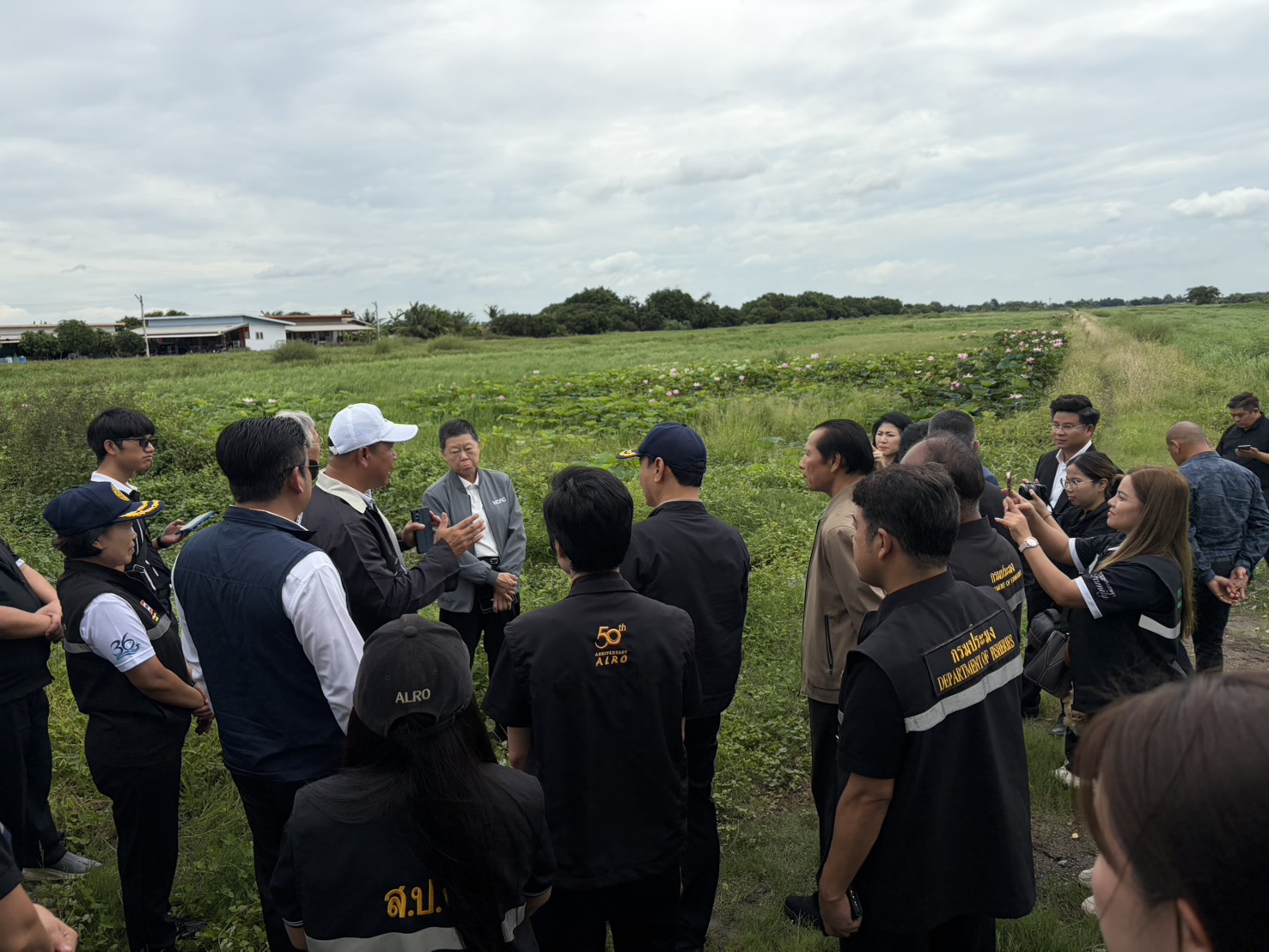 title - สพท. ลงพื้นที่ตรวจแปลงทดสอบโครงการแปลงว่างสร้างค่า จ.ปทุมธานี