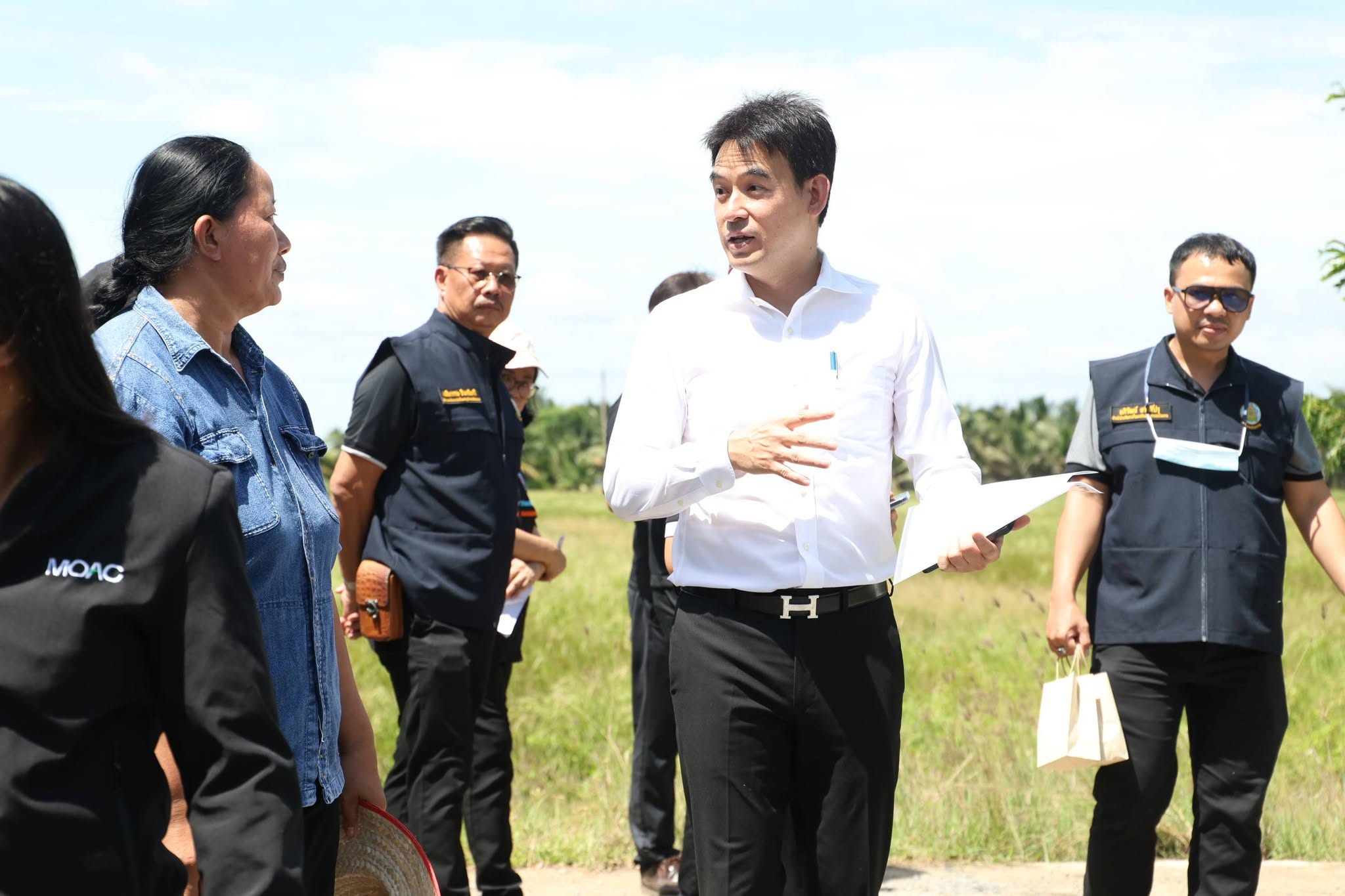title - ส.ป.ก. ร่วมคณะลงพื้นที่ตรวจเยี่ยมแปลงทดสอบ โครงการพัฒนาพื้นที่การเกษตรนวัตกรรมและเกษตรกรรุ่นใหม่ฯ จ.สมุทรสาคร