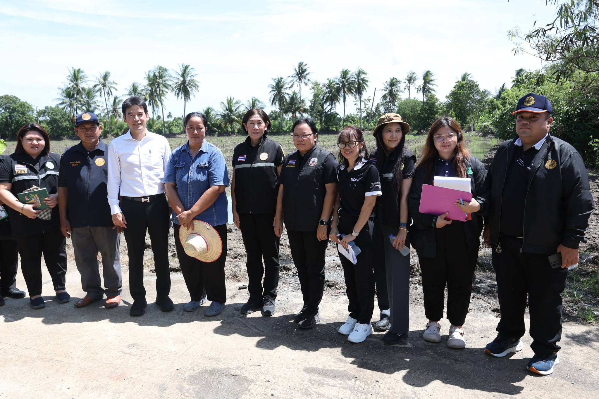 title - ส.ป.ก. ร่วมคณะลงพื้นที่ตรวจเยี่ยมแปลงทดสอบ โครงการพัฒนาพื้นที่การเกษตรนวัตกรรมและเกษตรกรรุ่นใหม่ฯ จ.สมุทรสาคร