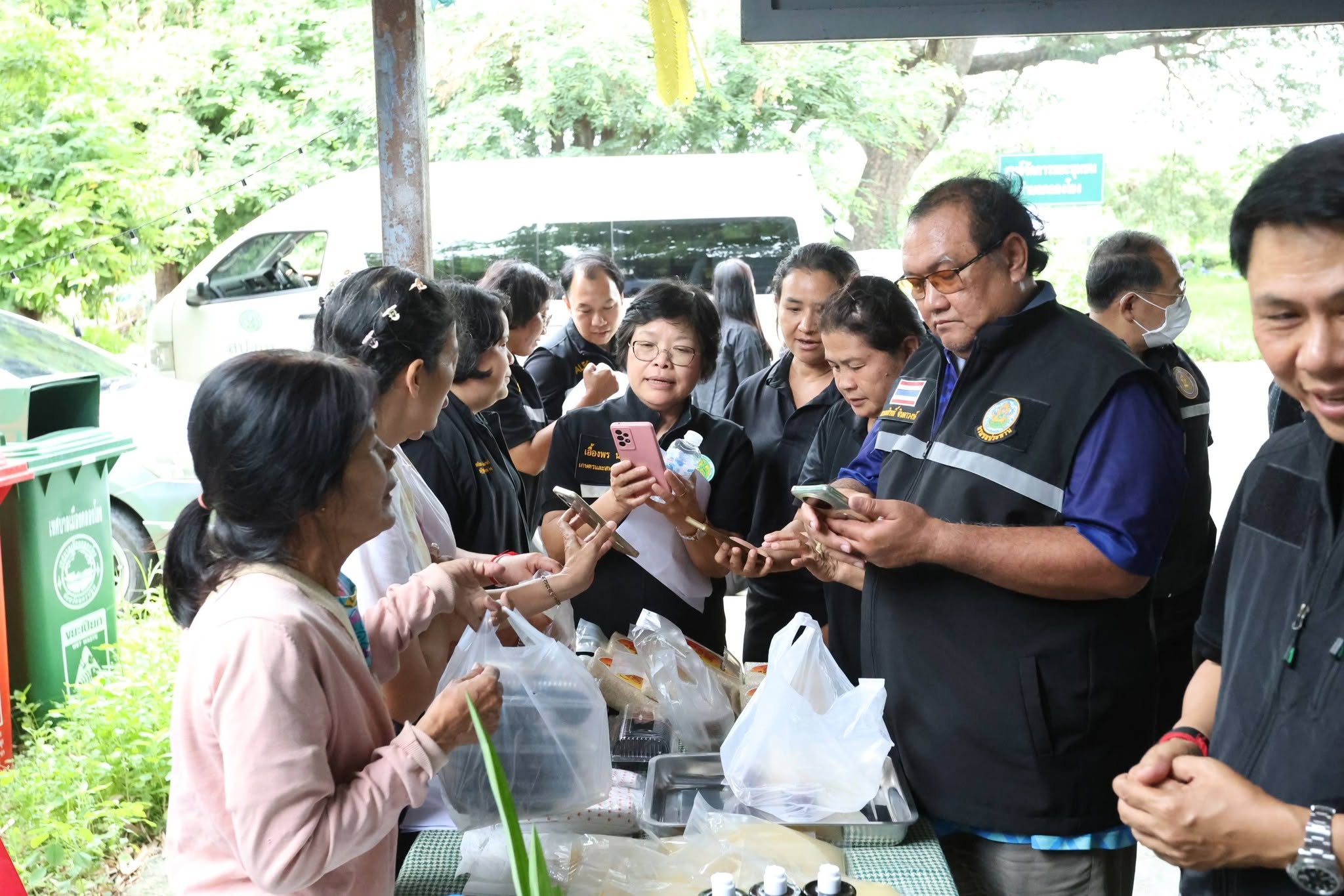 title - ส.ป.ก. ร่วมคณะทำงานรองปลัด กษ. ตรวจปิดท้ายแปลงทดสอบโครงการที่ว่างสร้างค่า จ.นครปฐม