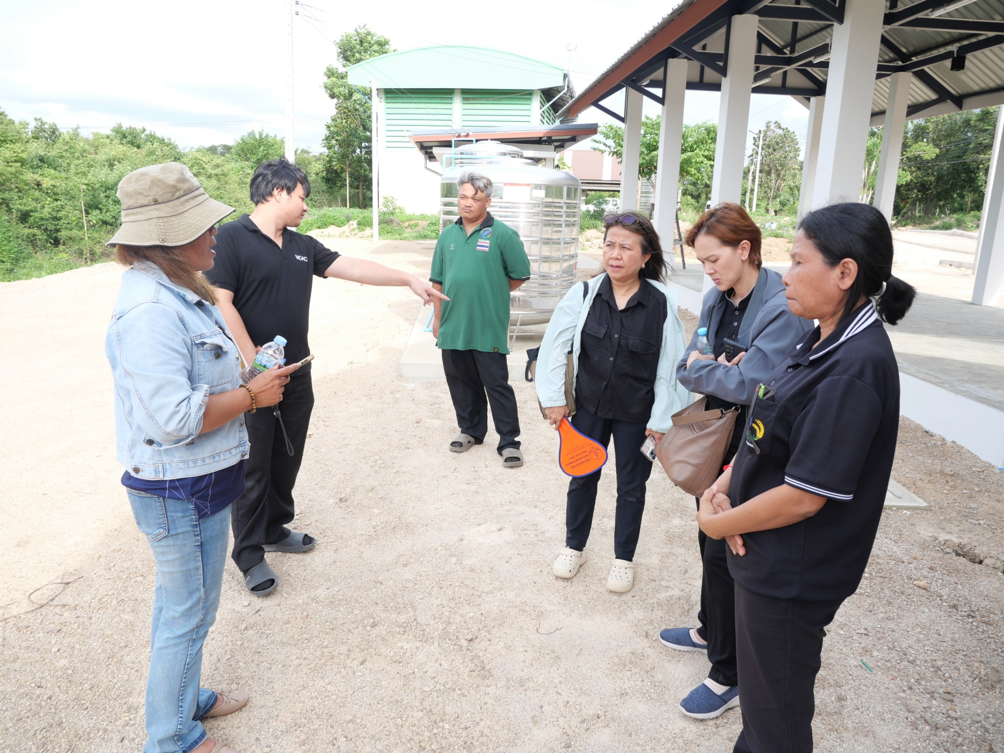 title - กพม. ลงพื้นที่ติดตามผลการดำเนินงานส่งเสริมและพัฒนาอาชีพในพื้นที่ คทช. จังหวัดกาญจนบุรี