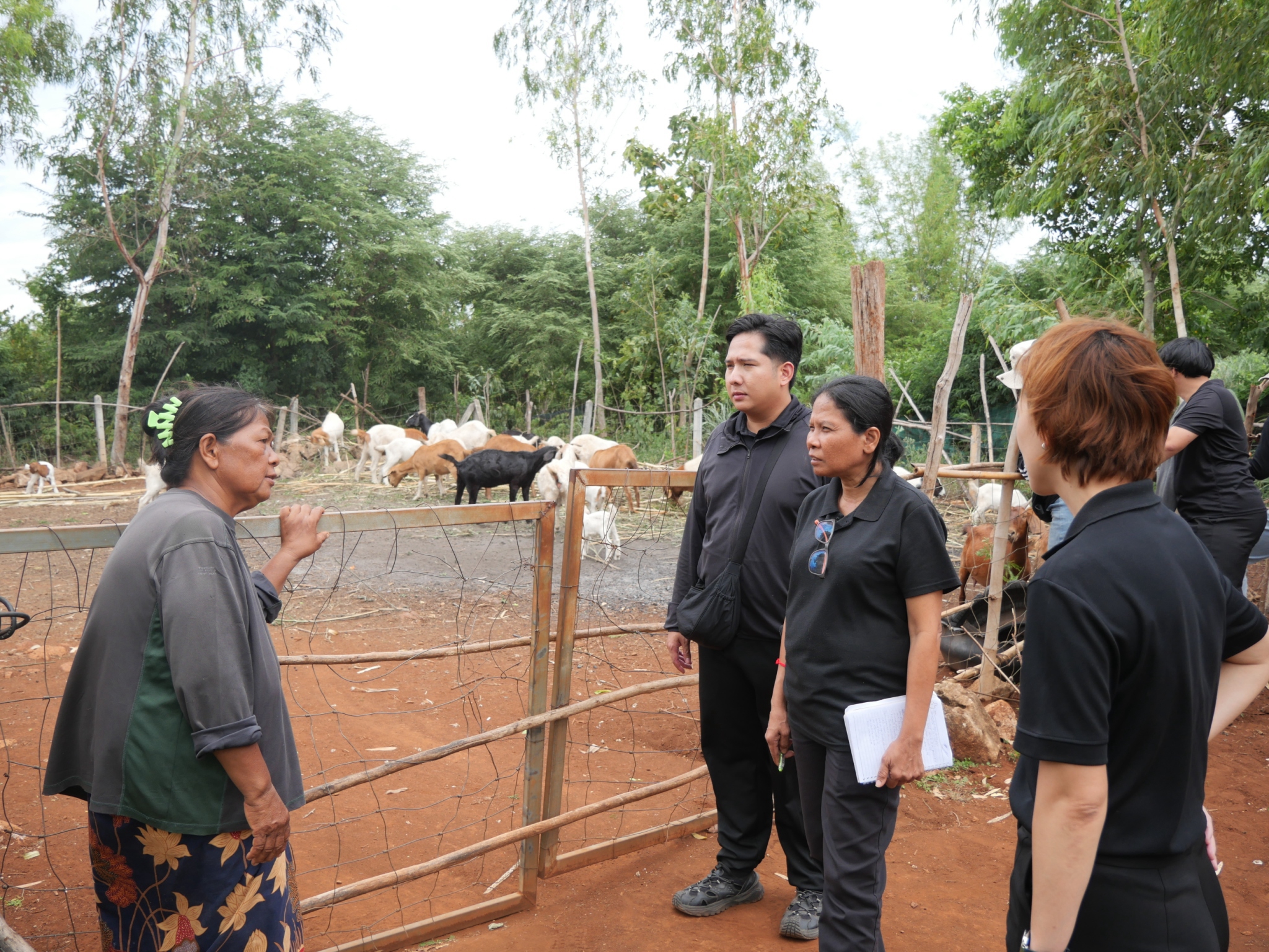 title - กพม. ลงพื้นที่ติดตามผลการดำเนินงานส่งเสริมและพัฒนาอาชีพในพื้นที่ คทช. จังหวัดกาญจนบุรี
