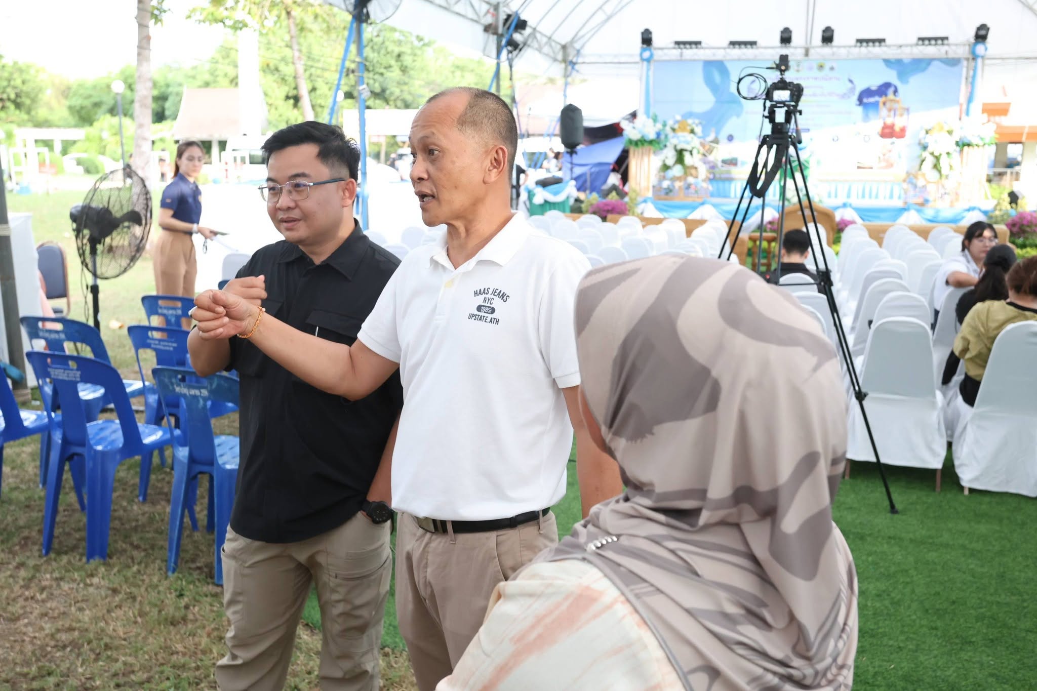 title - สพท. ผนึกกำลัง ศพส. รันกิจกรรมและตลาดเกษตรศิลป์ วันแรกในงาน “สืบสานพระราชปณิธาน สร้างงานเกษตรกรรม เลิศล้ำงานหัตถศิลป์ ท่องเที่ยวถิ่นวิถีไทย”