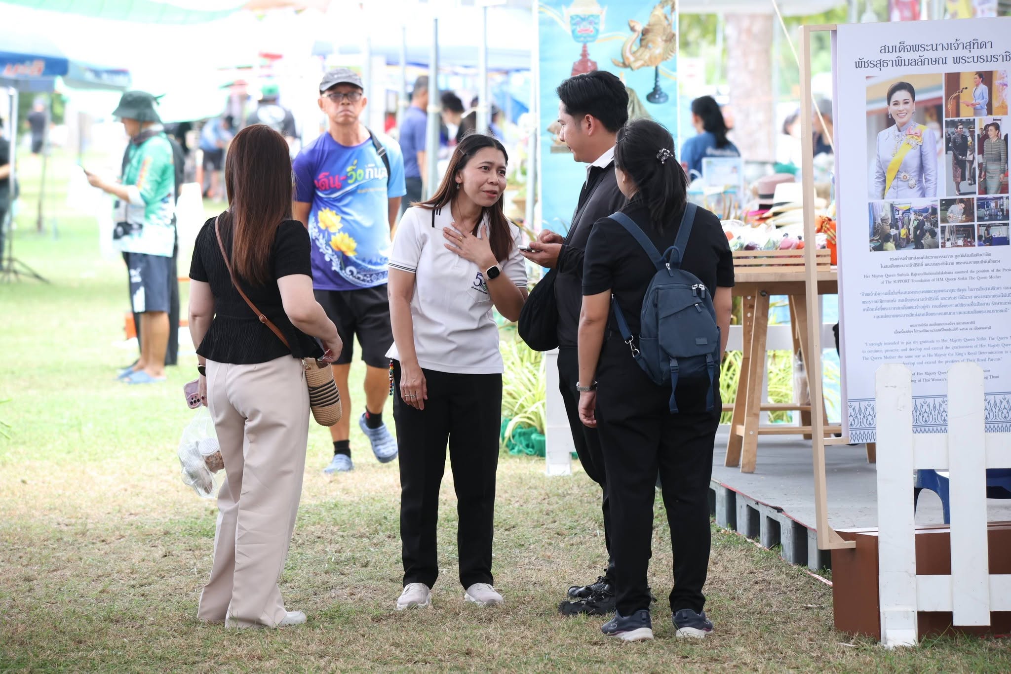 title - สพท. ผนึกกำลัง ศพส. รันกิจกรรมและตลาดเกษตรศิลป์ วันแรกในงาน “สืบสานพระราชปณิธาน สร้างงานเกษตรกรรม เลิศล้ำงานหัตถศิลป์ ท่องเที่ยวถิ่นวิถีไทย”
