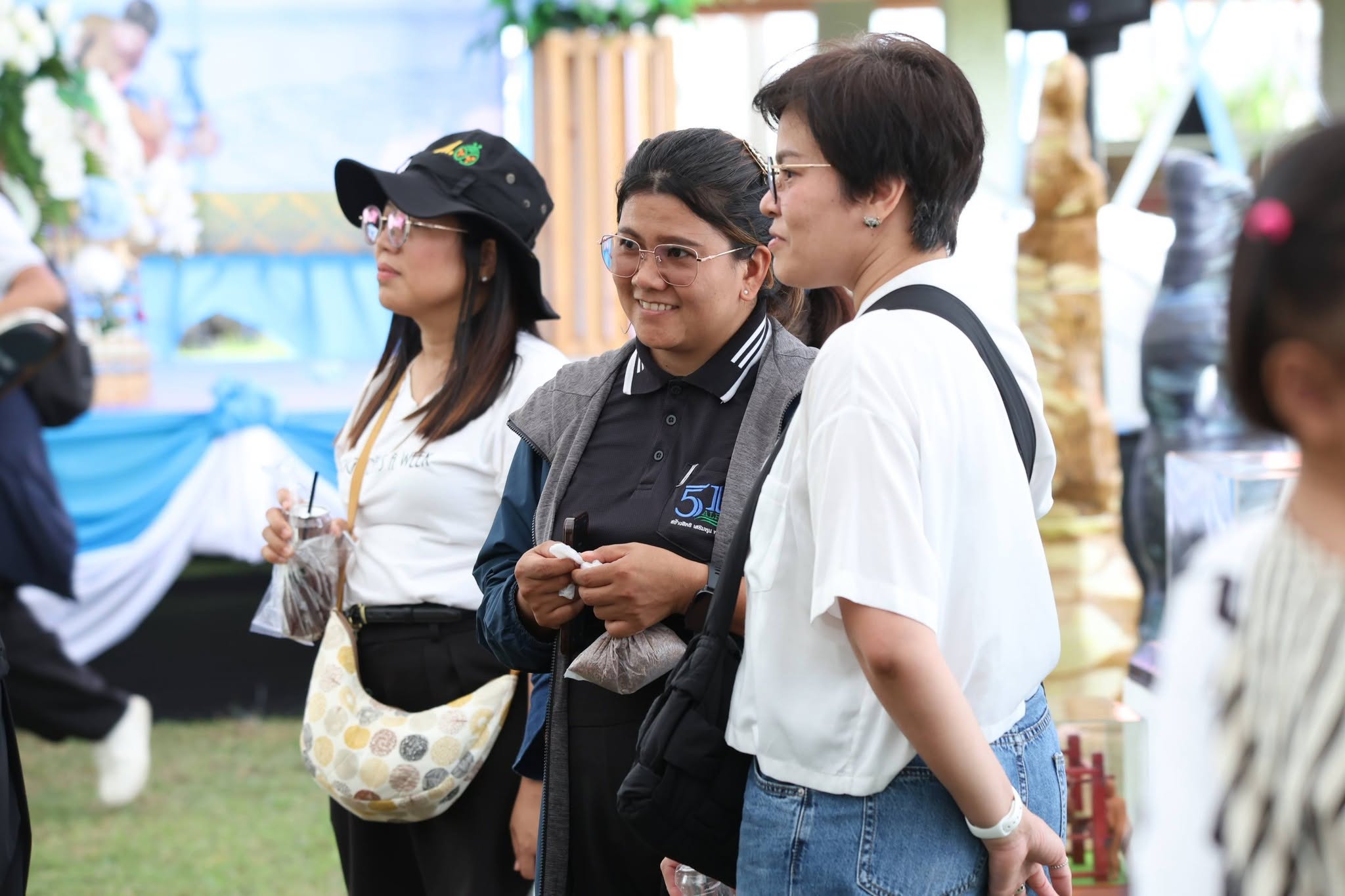 title - สพท. ผนึกกำลัง ศพส. รันกิจกรรมและตลาดเกษตรศิลป์ วันแรกในงาน “สืบสานพระราชปณิธาน สร้างงานเกษตรกรรม เลิศล้ำงานหัตถศิลป์ ท่องเที่ยวถิ่นวิถีไทย”