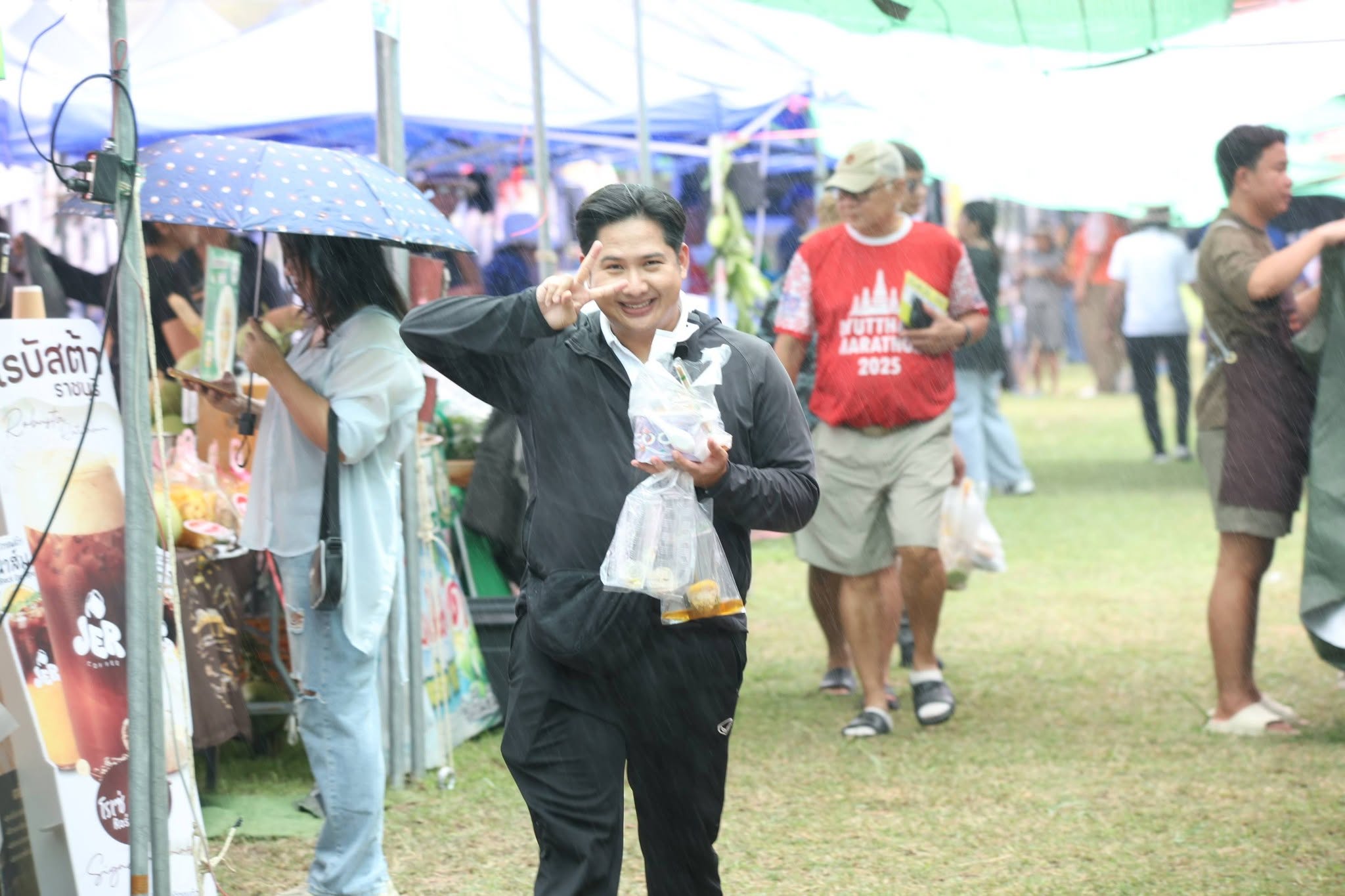 title - สพท. ผนึกกำลัง ศพส. รันกิจกรรมและตลาดเกษตรศิลป์ วันแรกในงาน “สืบสานพระราชปณิธาน สร้างงานเกษตรกรรม เลิศล้ำงานหัตถศิลป์ ท่องเที่ยวถิ่นวิถีไทย”