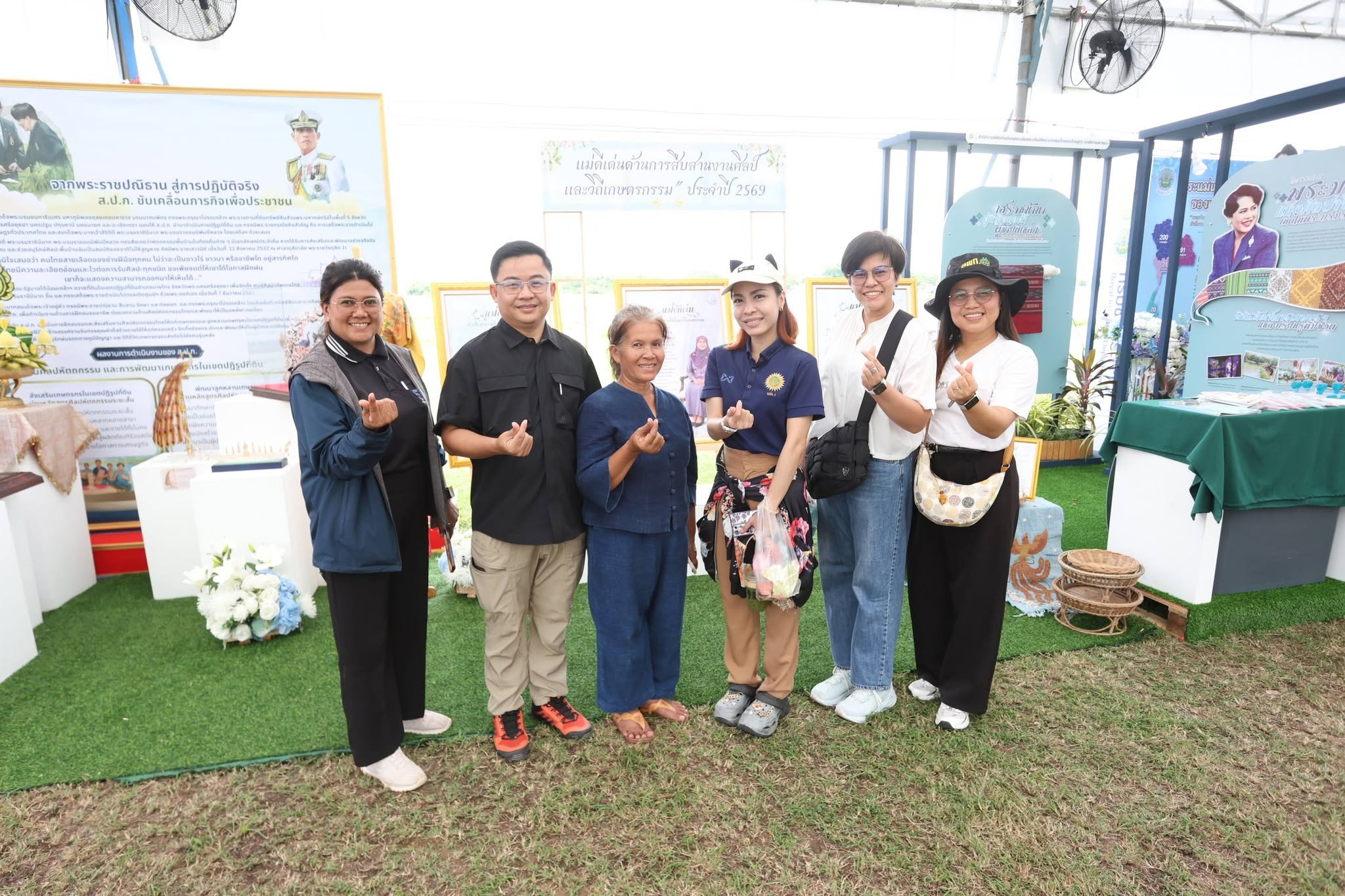 title - สพท. ผนึกกำลัง ศพส. รันกิจกรรมและตลาดเกษตรศิลป์ วันแรกในงาน “สืบสานพระราชปณิธาน สร้างงานเกษตรกรรม เลิศล้ำงานหัตถศิลป์ ท่องเที่ยวถิ่นวิถีไทย”