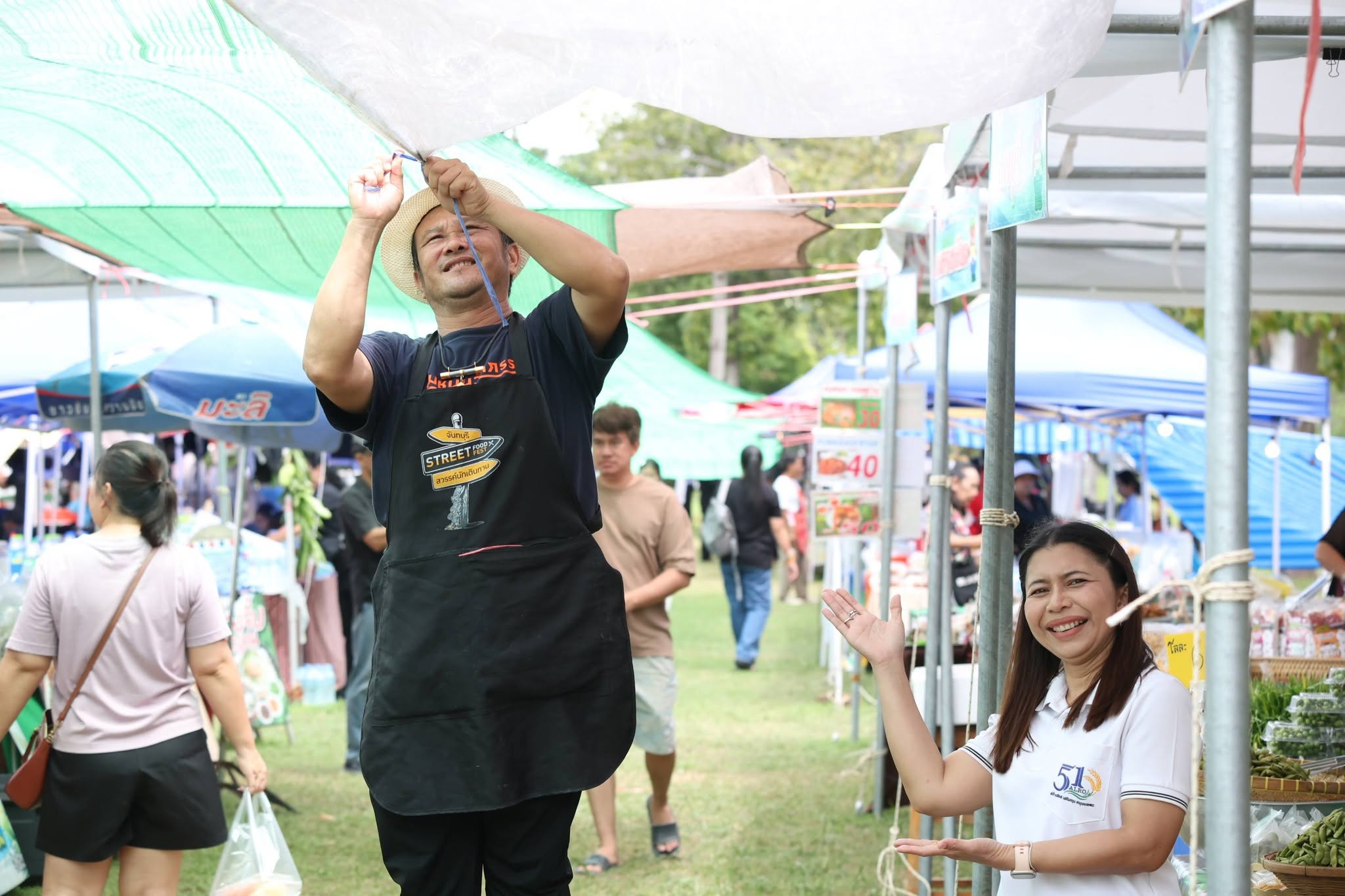 title - สพท. ผนึกกำลัง ศพส. รันกิจกรรมและตลาดเกษตรศิลป์ วันแรกในงาน “สืบสานพระราชปณิธาน สร้างงานเกษตรกรรม เลิศล้ำงานหัตถศิลป์ ท่องเที่ยวถิ่นวิถีไทย”