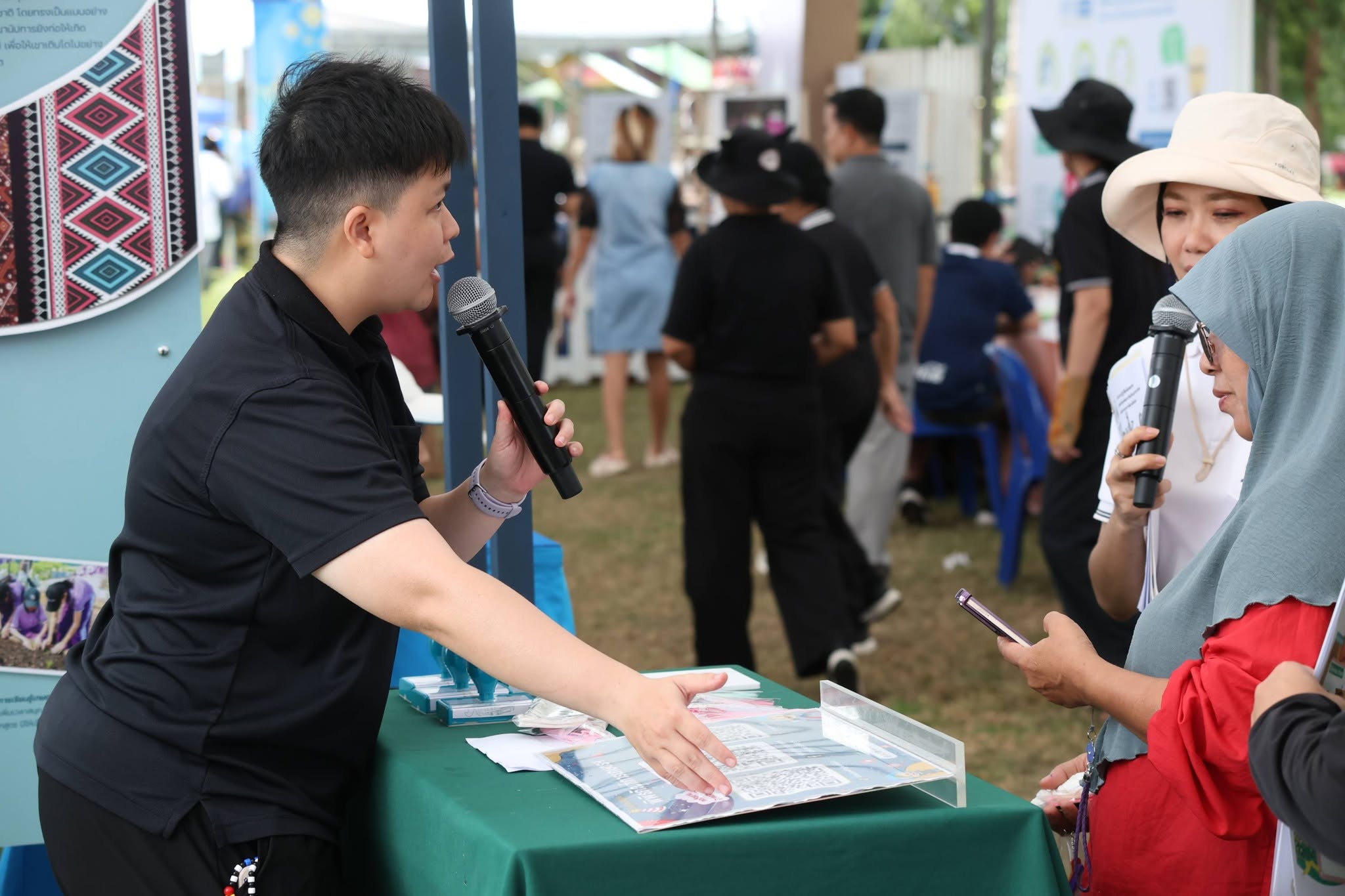 title - สพท. ผนึกกำลัง ศพส. รันกิจกรรมและตลาดเกษตรศิลป์ วันแรกในงาน “สืบสานพระราชปณิธาน สร้างงานเกษตรกรรม เลิศล้ำงานหัตถศิลป์ ท่องเที่ยวถิ่นวิถีไทย”
