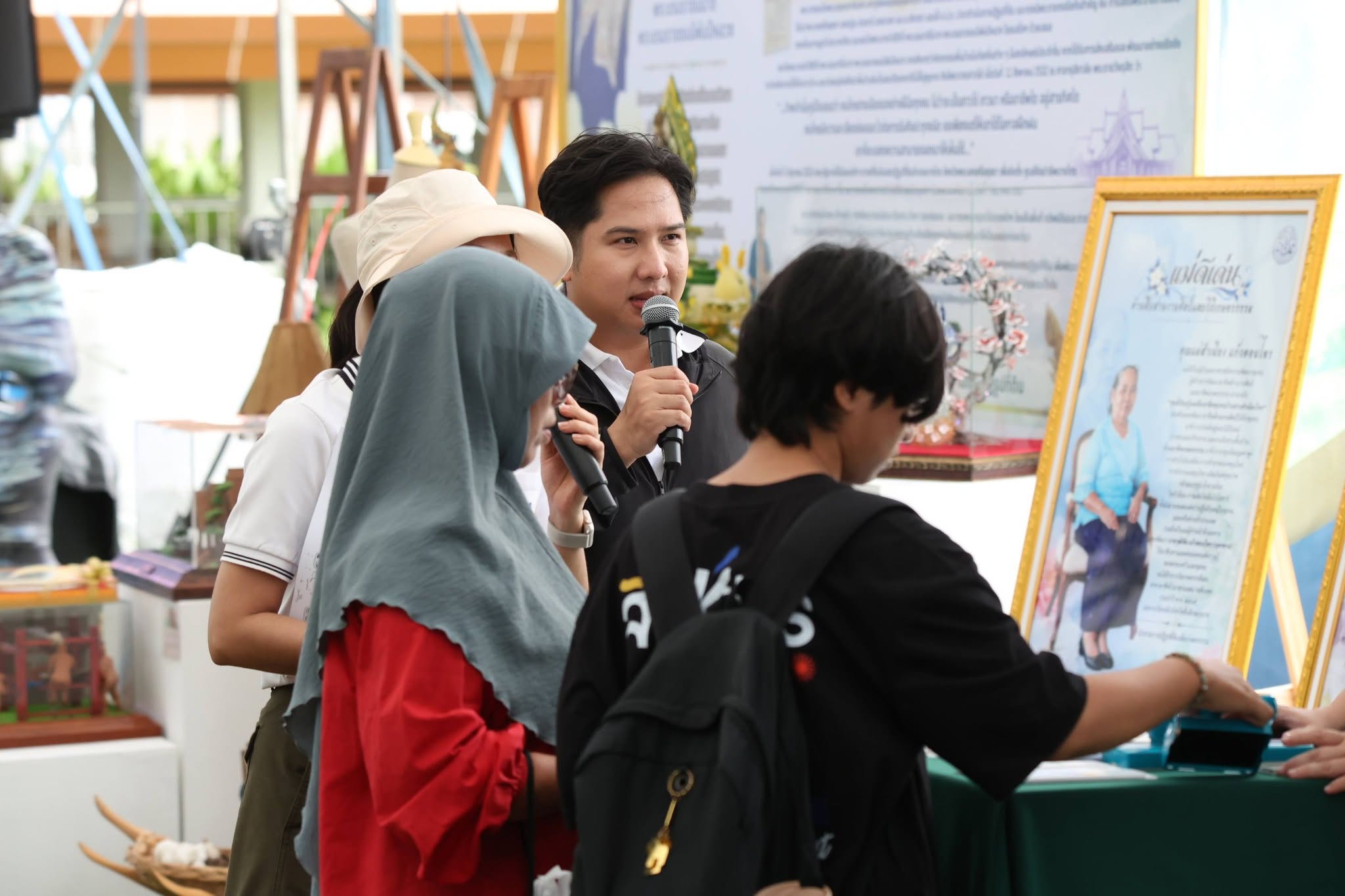 title - สพท. ผนึกกำลัง ศพส. รันกิจกรรมและตลาดเกษตรศิลป์ วันแรกในงาน “สืบสานพระราชปณิธาน สร้างงานเกษตรกรรม เลิศล้ำงานหัตถศิลป์ ท่องเที่ยวถิ่นวิถีไทย”