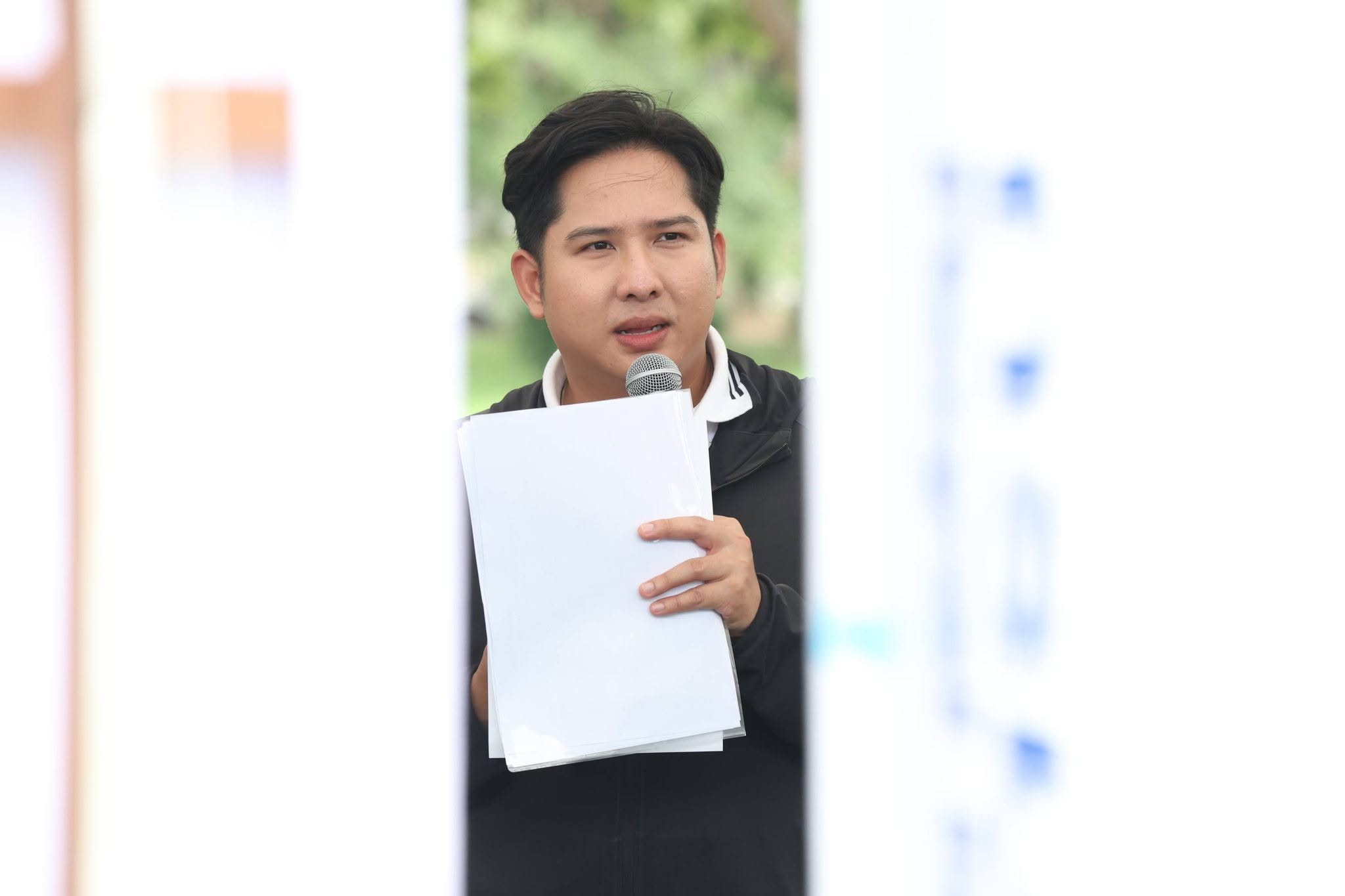 title - สพท. ผนึกกำลัง ศพส. รันกิจกรรมและตลาดเกษตรศิลป์ วันแรกในงาน “สืบสานพระราชปณิธาน สร้างงานเกษตรกรรม เลิศล้ำงานหัตถศิลป์ ท่องเที่ยวถิ่นวิถีไทย”